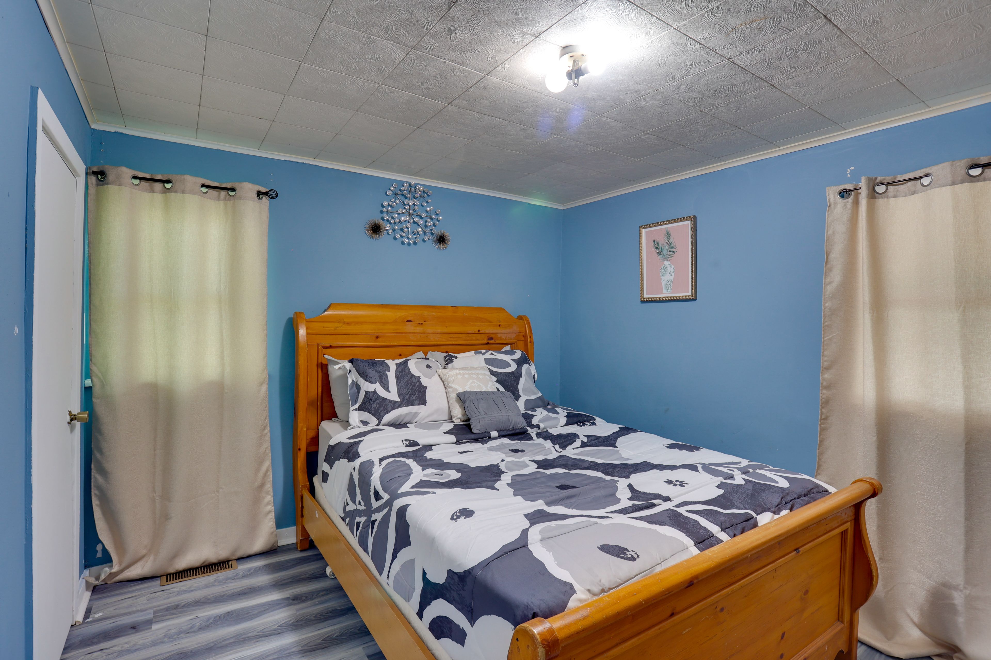 Bedroom 2 | Queen Bed