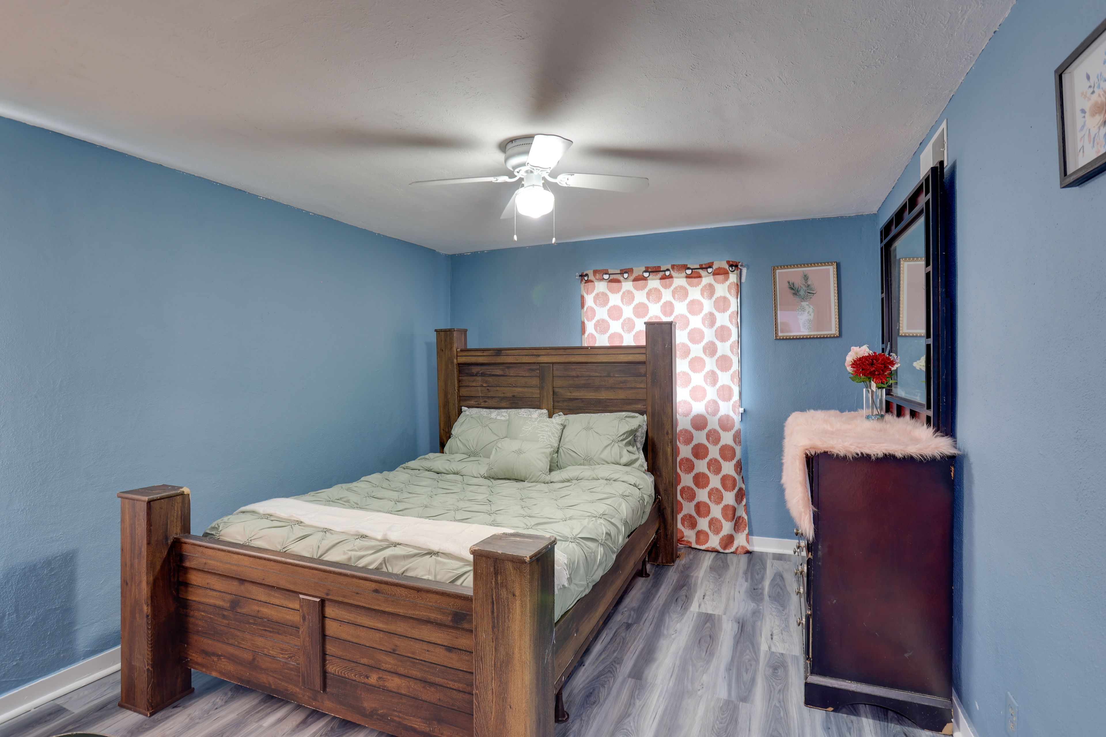 Bedroom 3 | Queen Bed