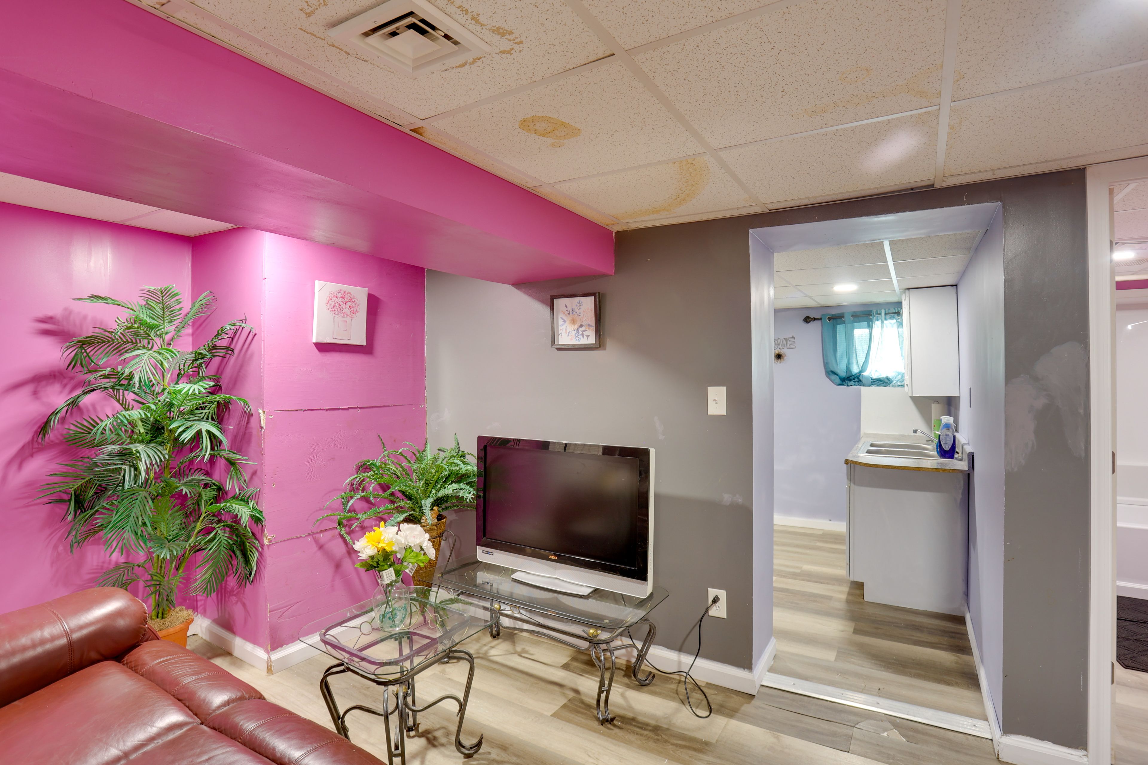 Living Room | Free WiFi | Central Heating & A/C