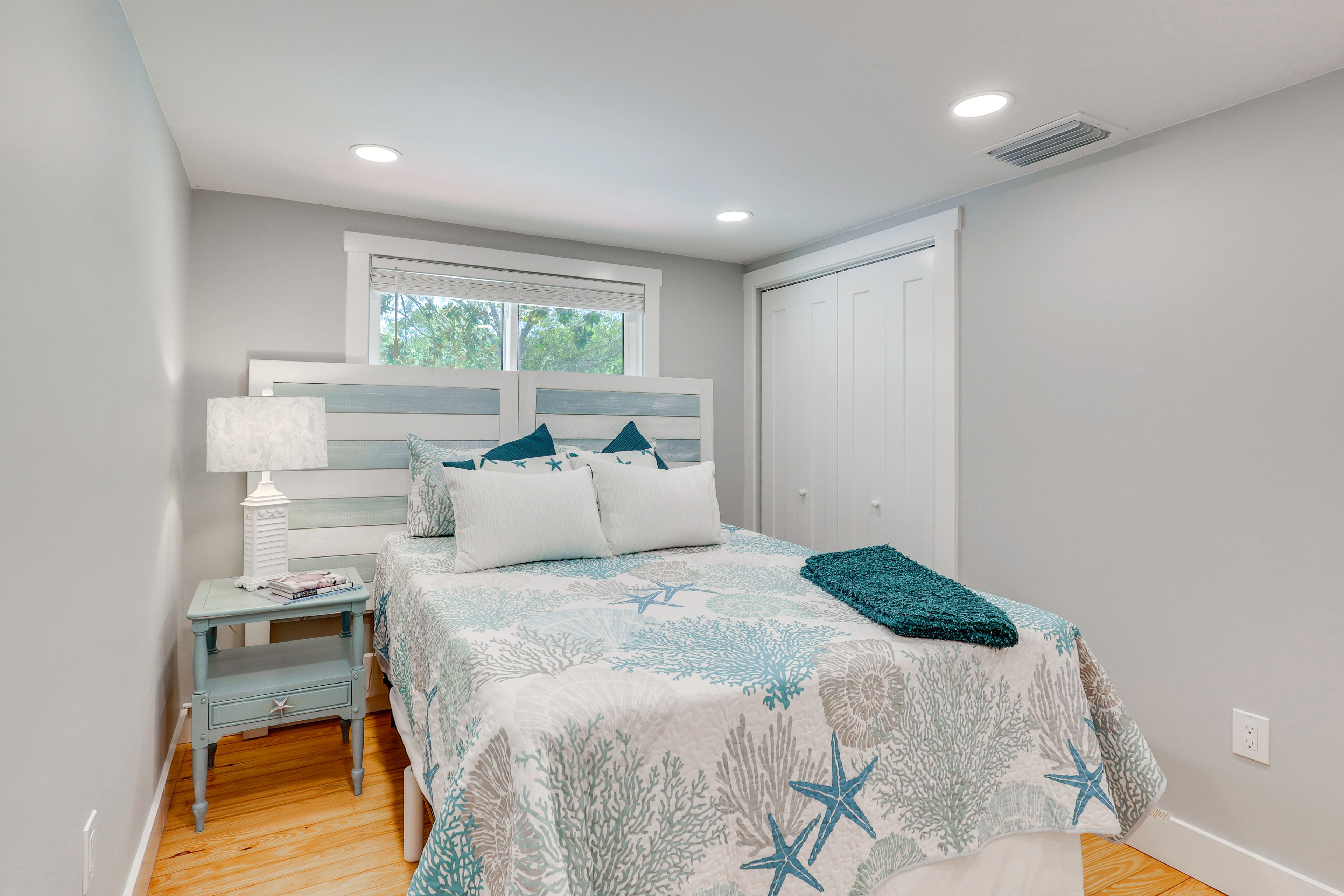 Bedroom 3 | Queen Bed