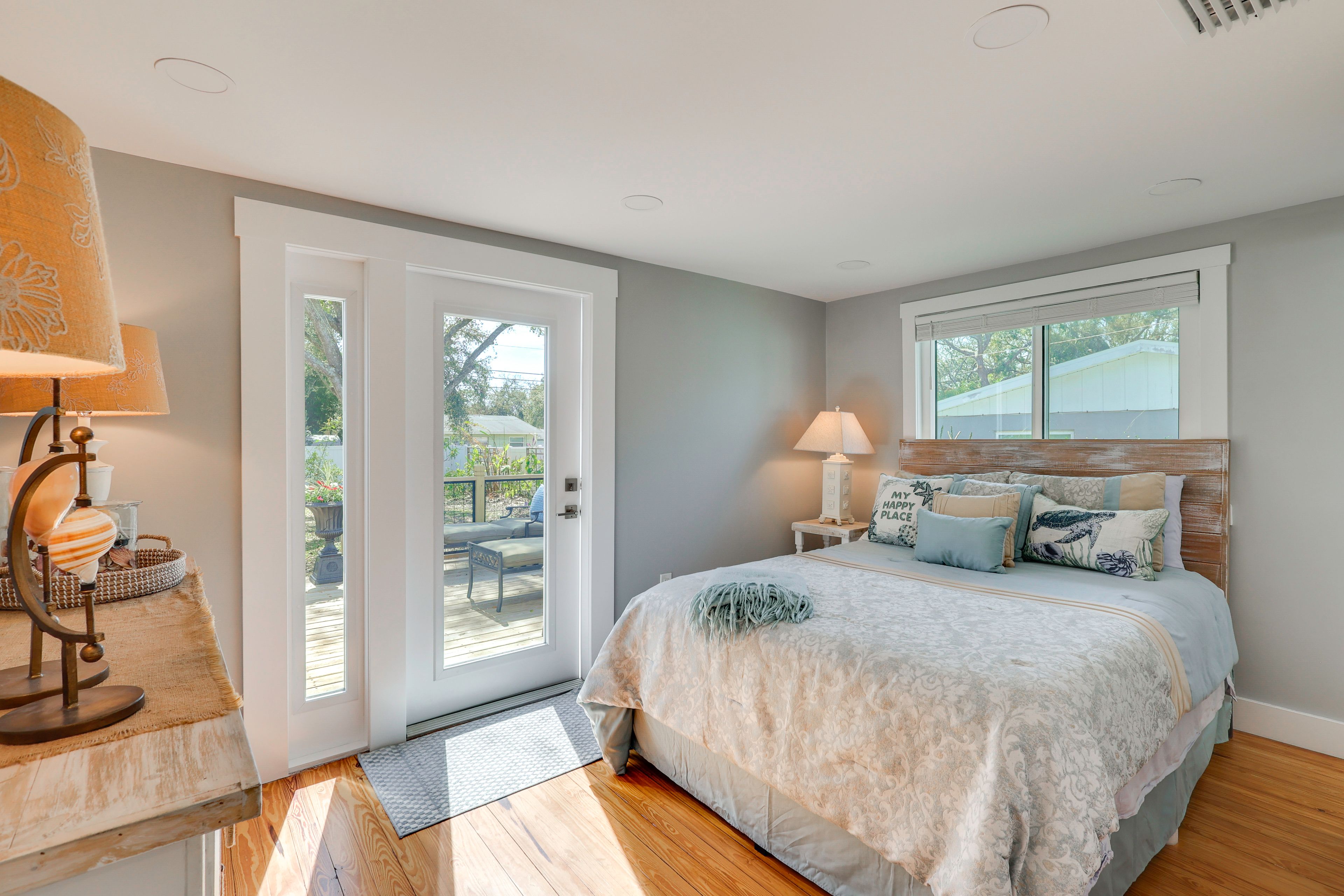 Bedroom 1 | Queen Bed