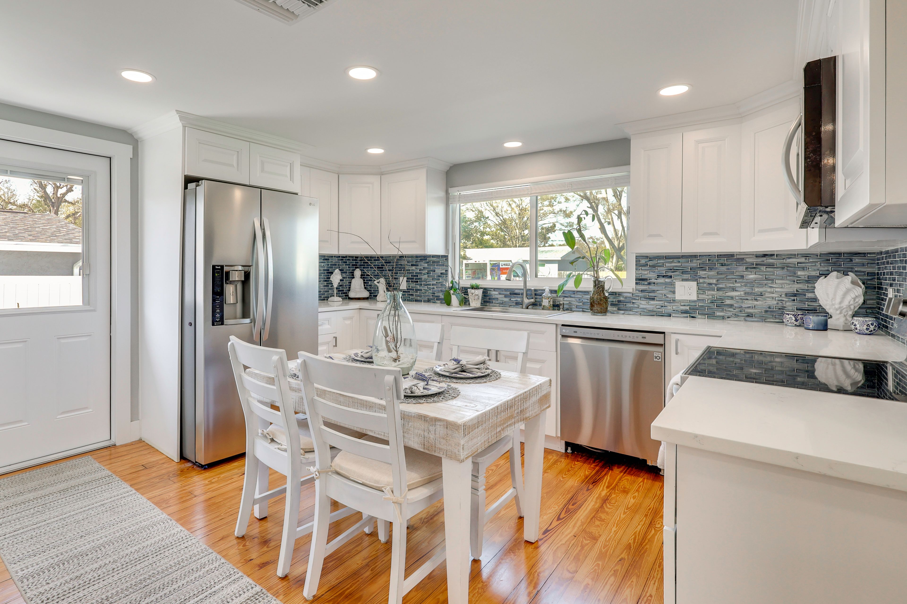 Kitchen & Dining Area