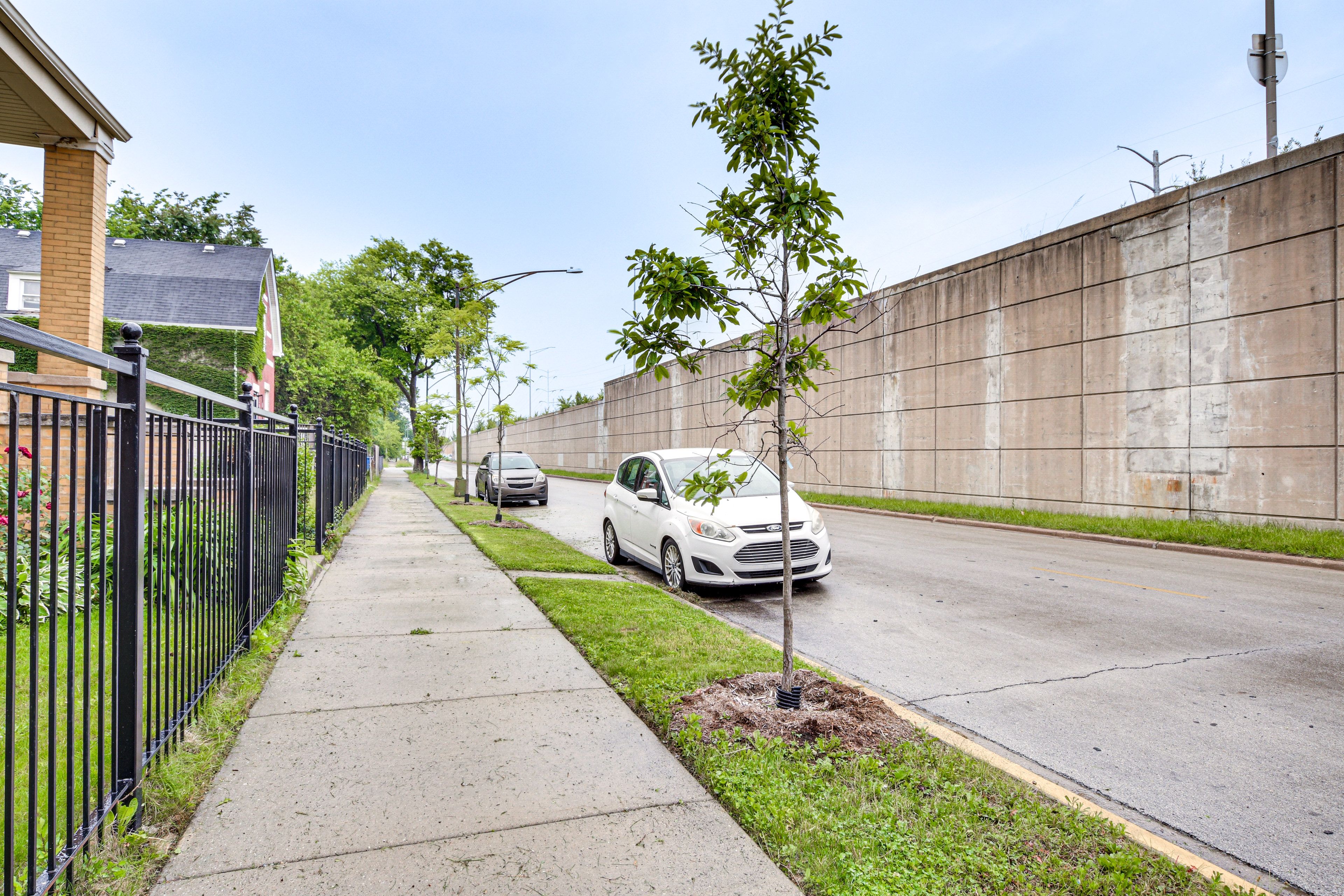 Free Street Parking (First-Come, First-Served)
