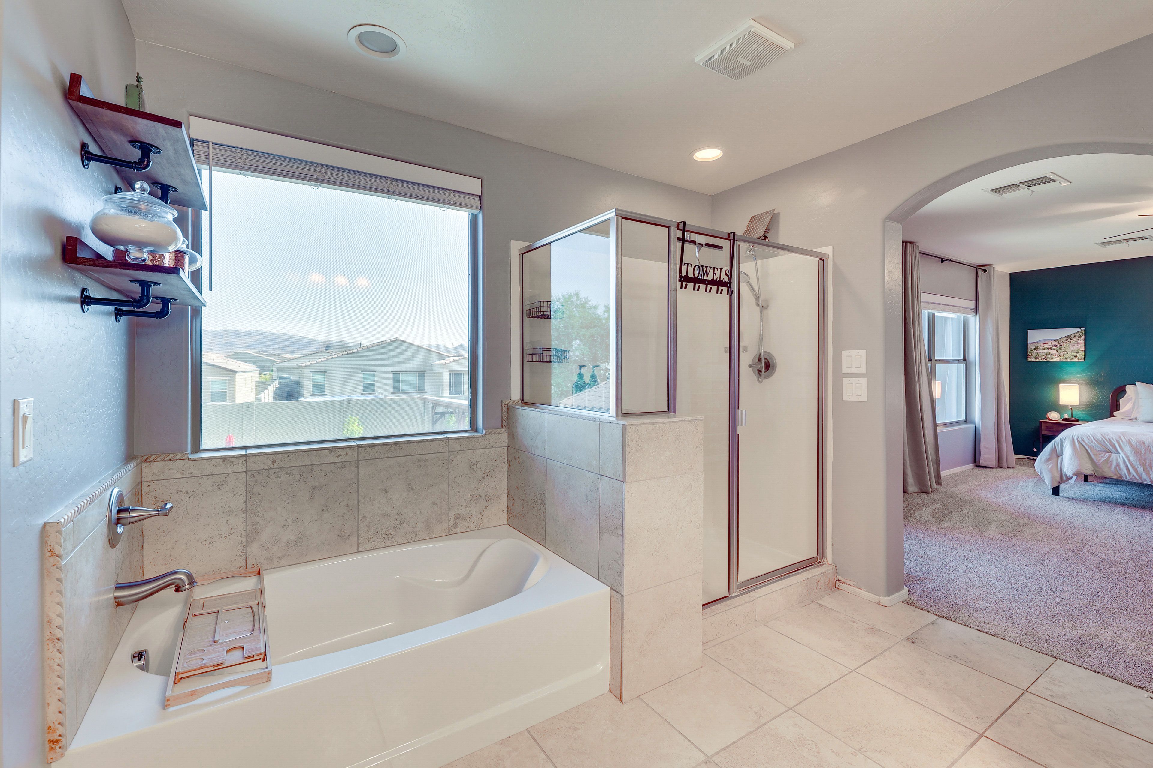 Full Bathroom | 2nd Floor | Mountain VIews | Towels Provided