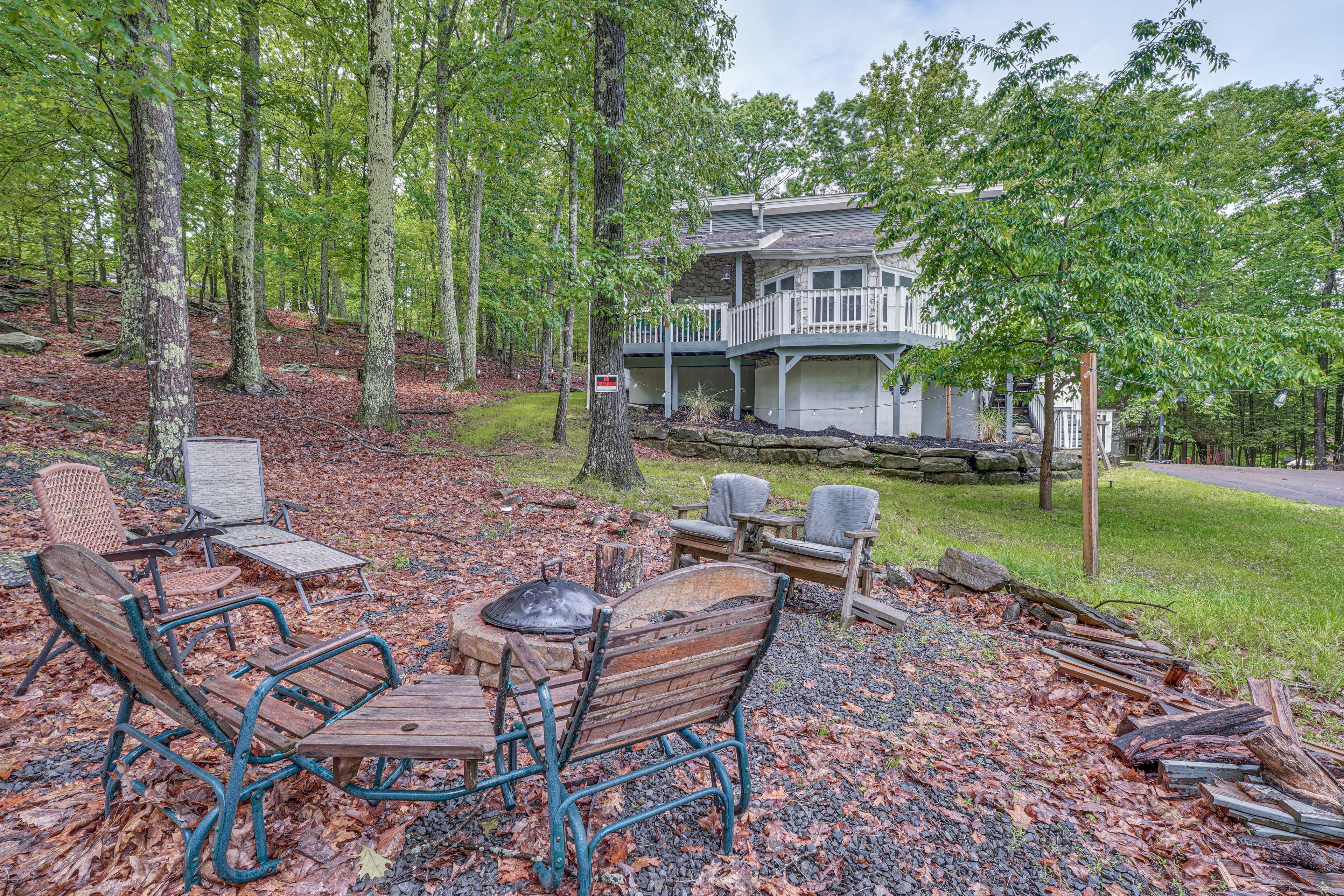 Private Yard (Unfenced) | Fire Pit