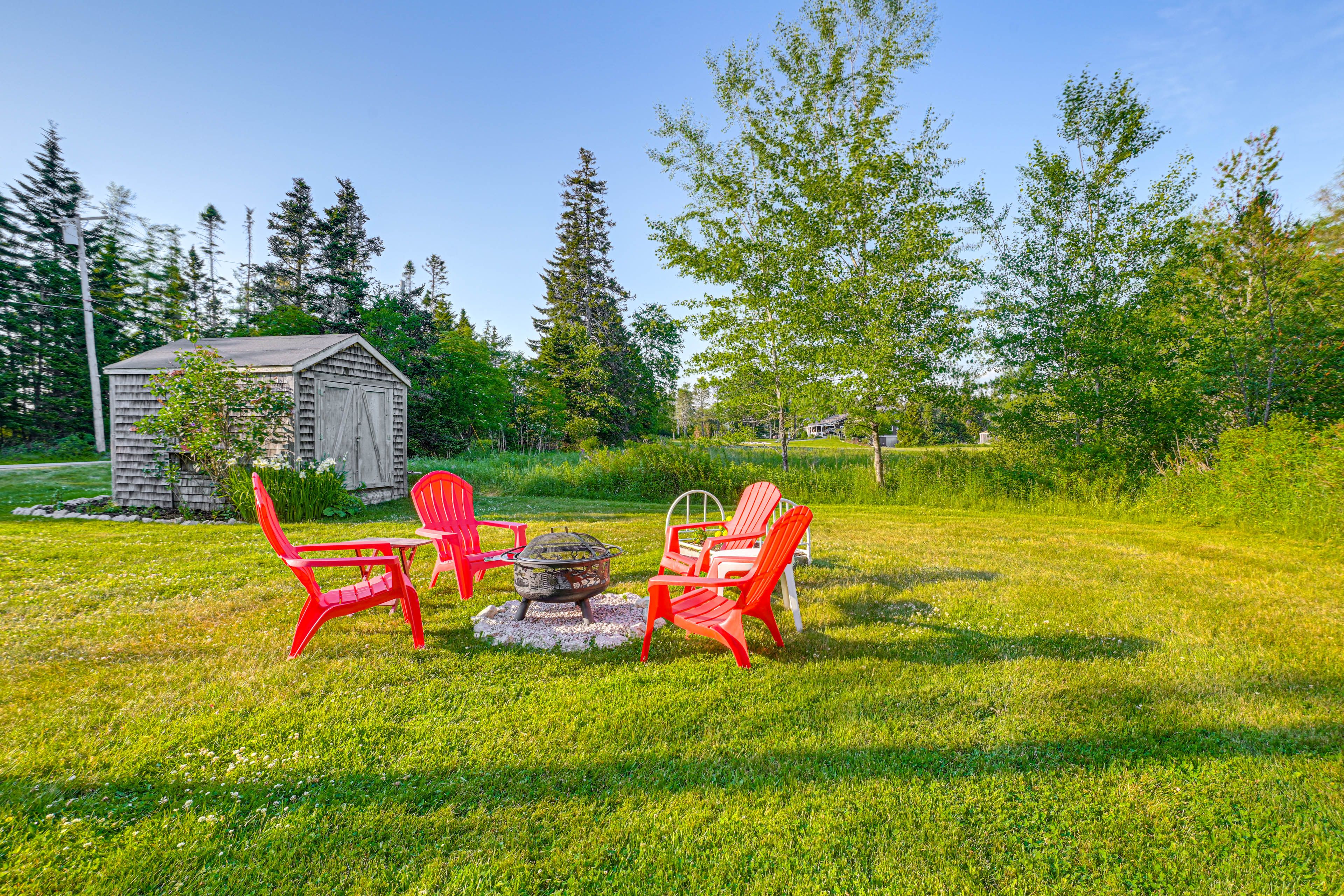 Private Yard (Unfenced) | Wood-Burning Fire Pit