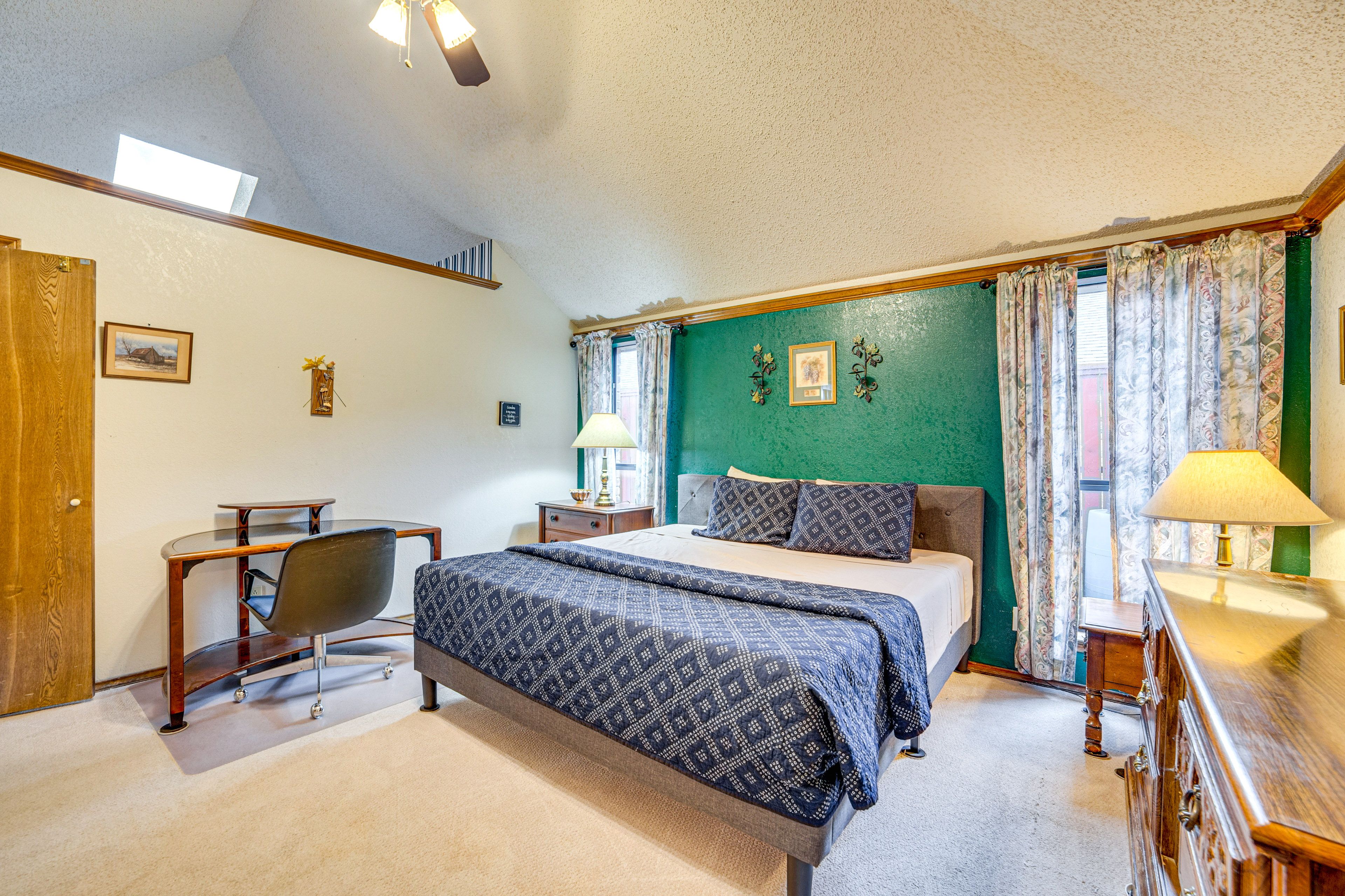 Bedroom 1 | King Bed