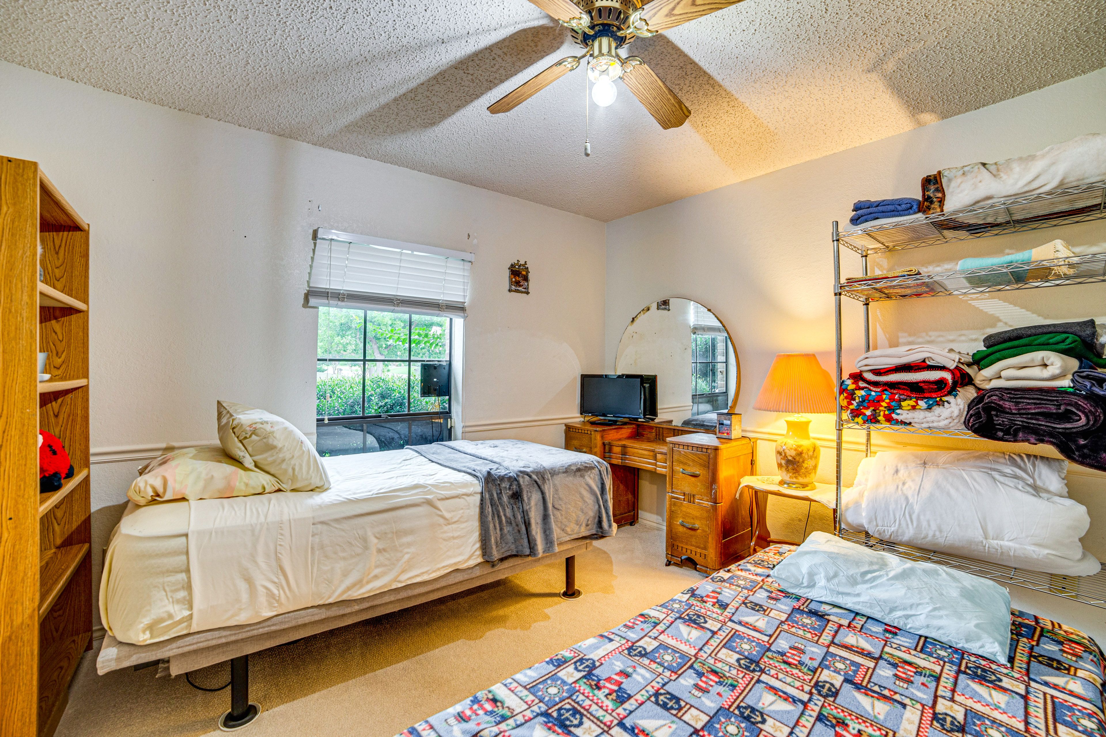Bedroom 2 | Twin Bed | Twin Rollaway Bed