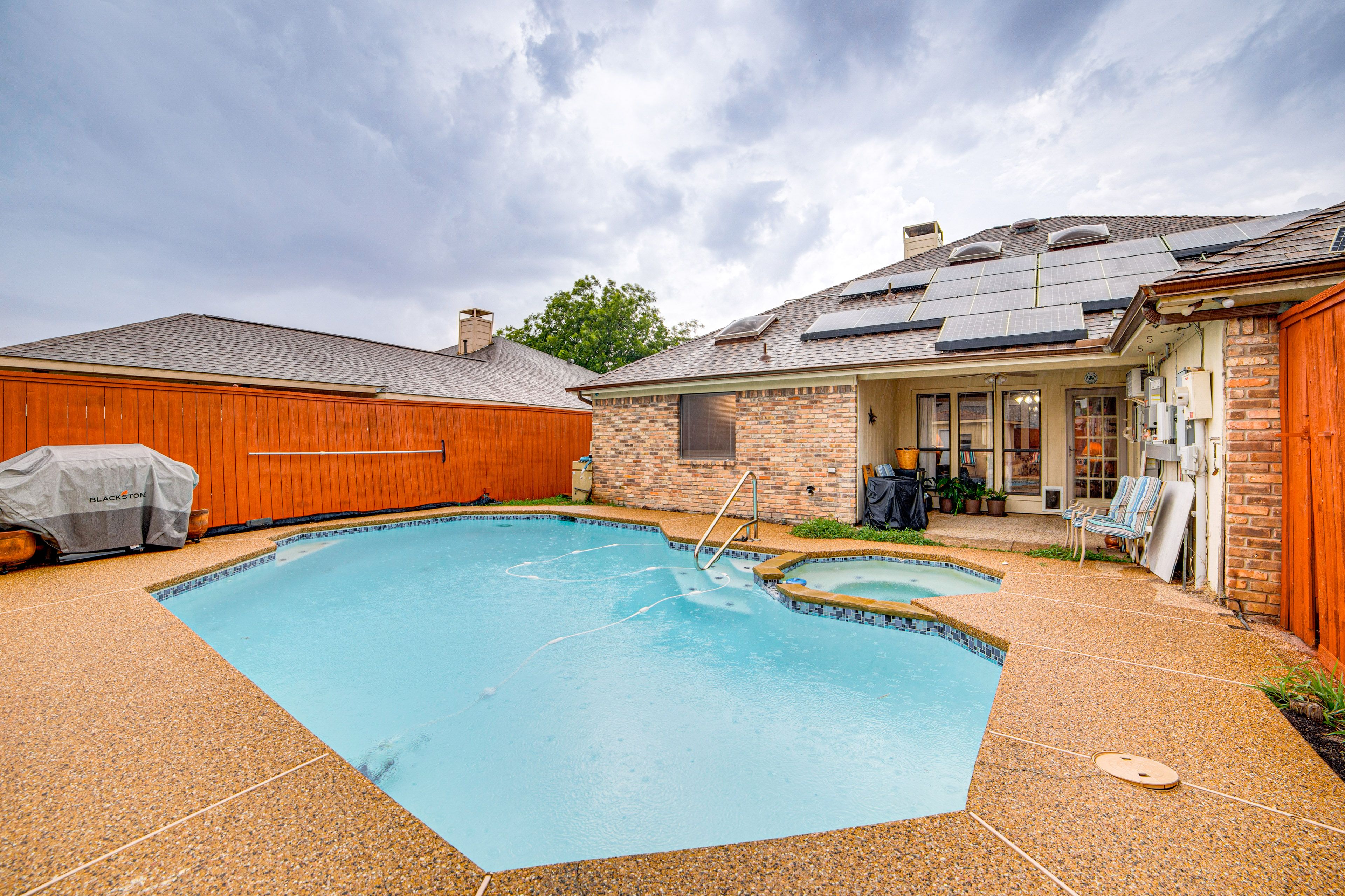 Allen Vacation Rental | 2BR | 2BA | 1,873 Sq Ft | 1 Minor Step to Enter