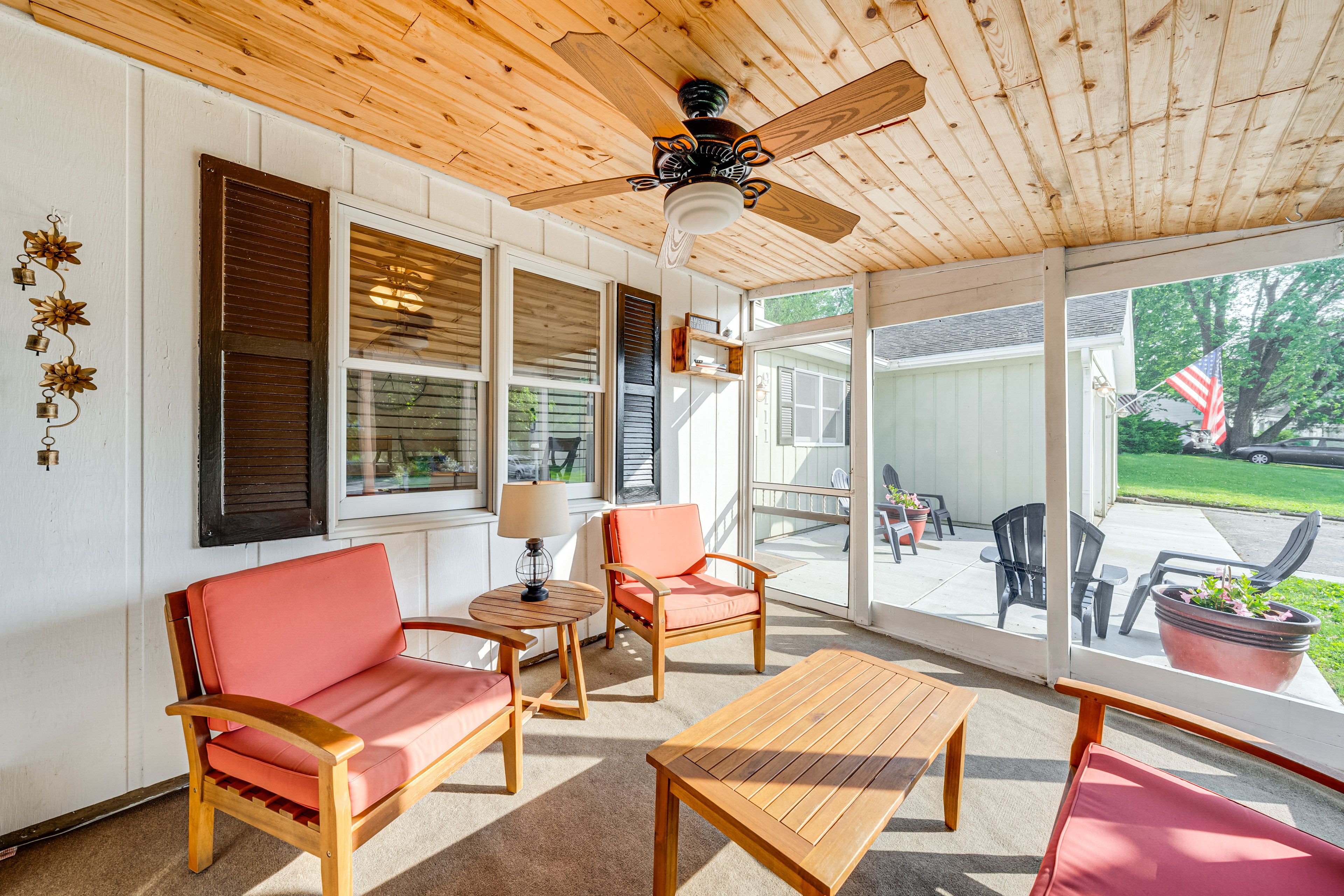 Screened-In Porch