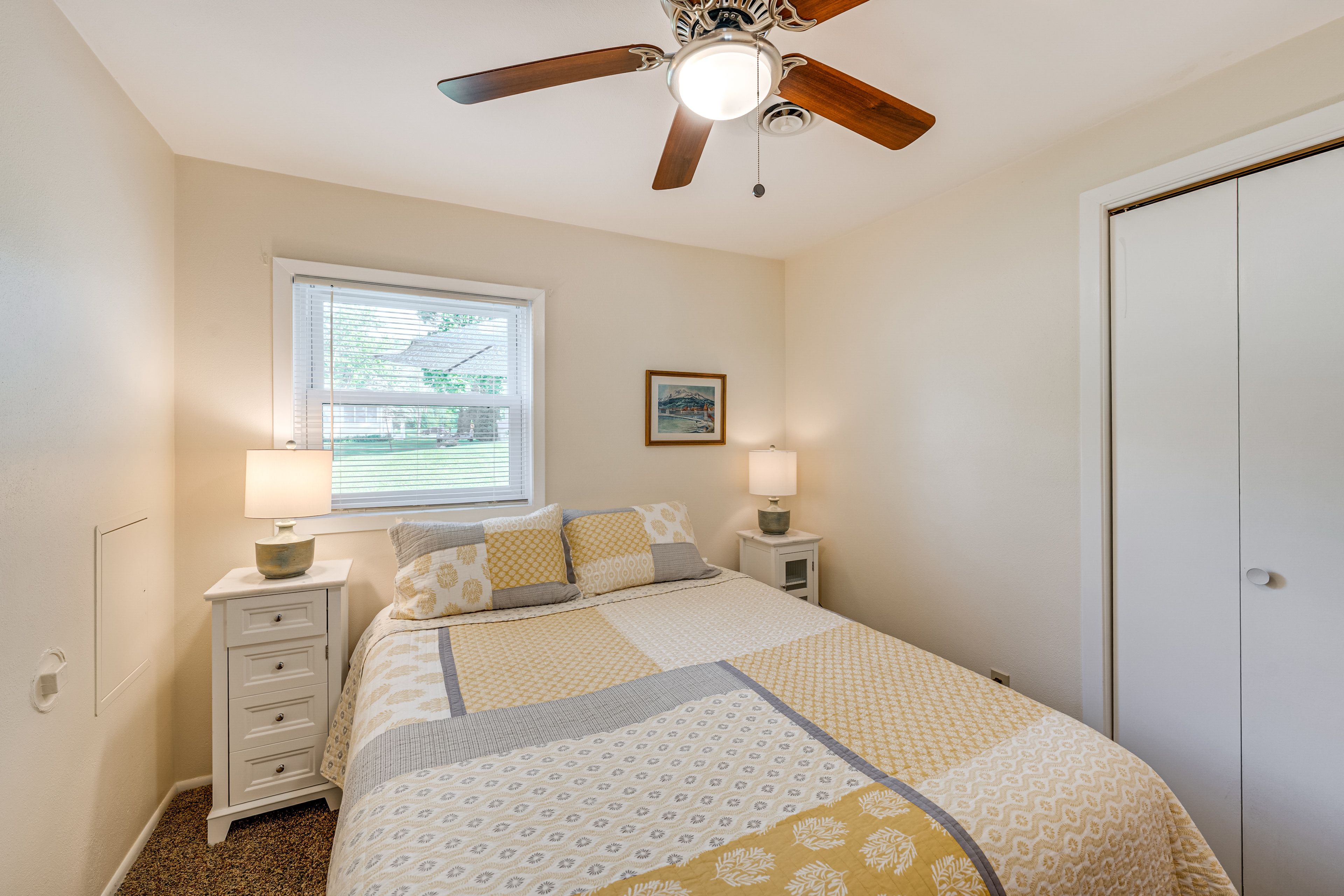 Bedroom 1 | Queen Bed