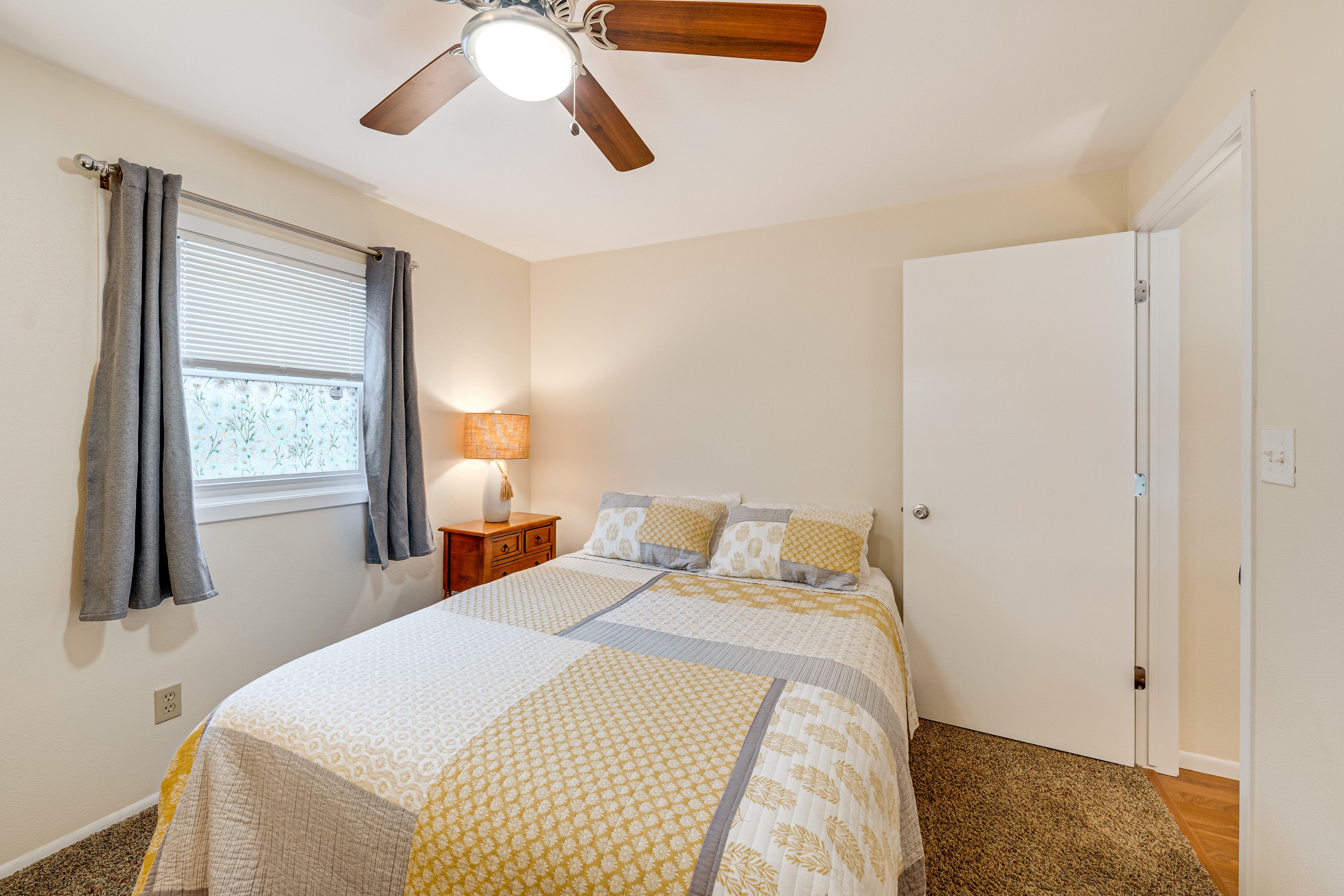 Bedroom 3 | Queen Bed