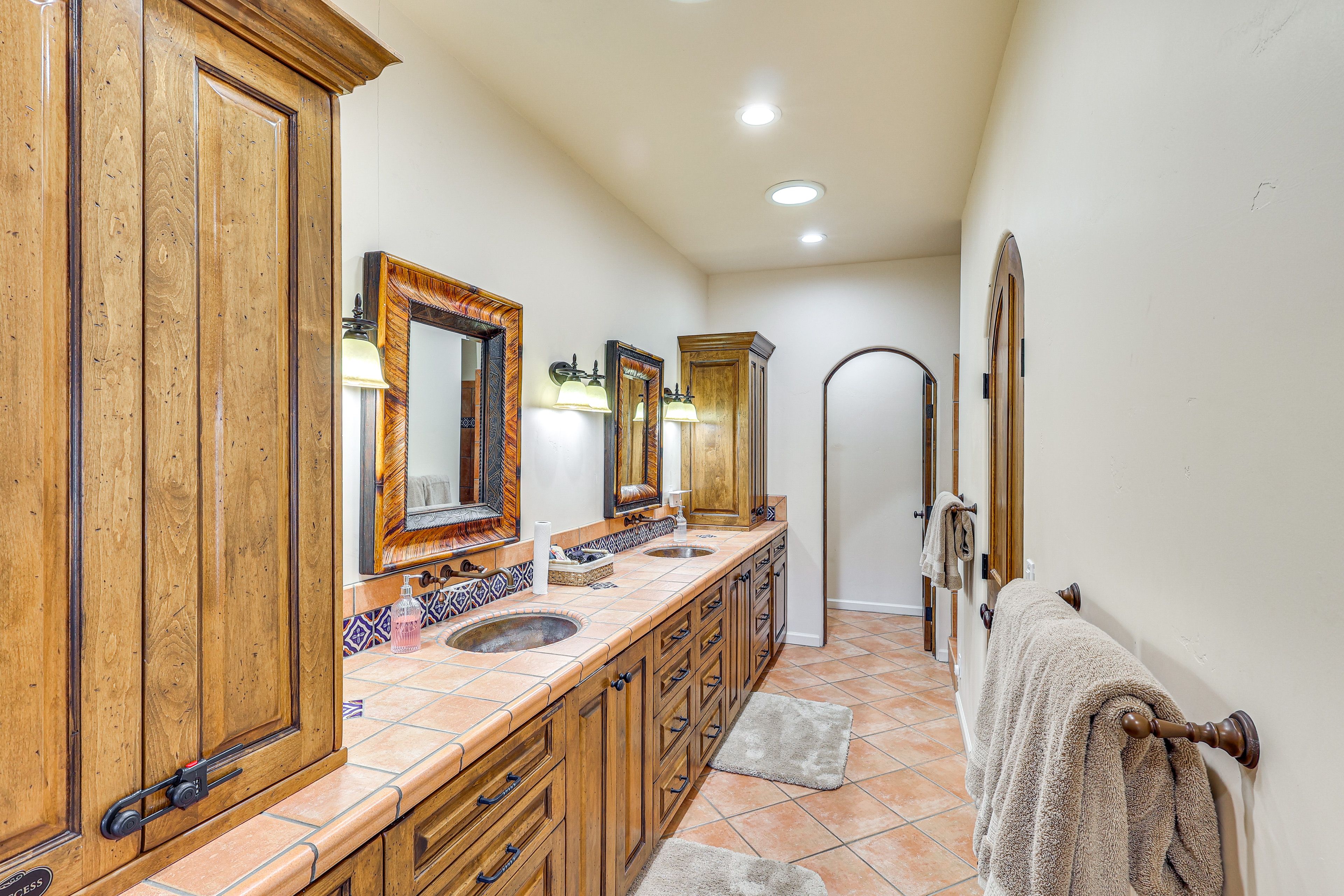 En-Suite Bathroom | 2nd Floor | Towels Provided