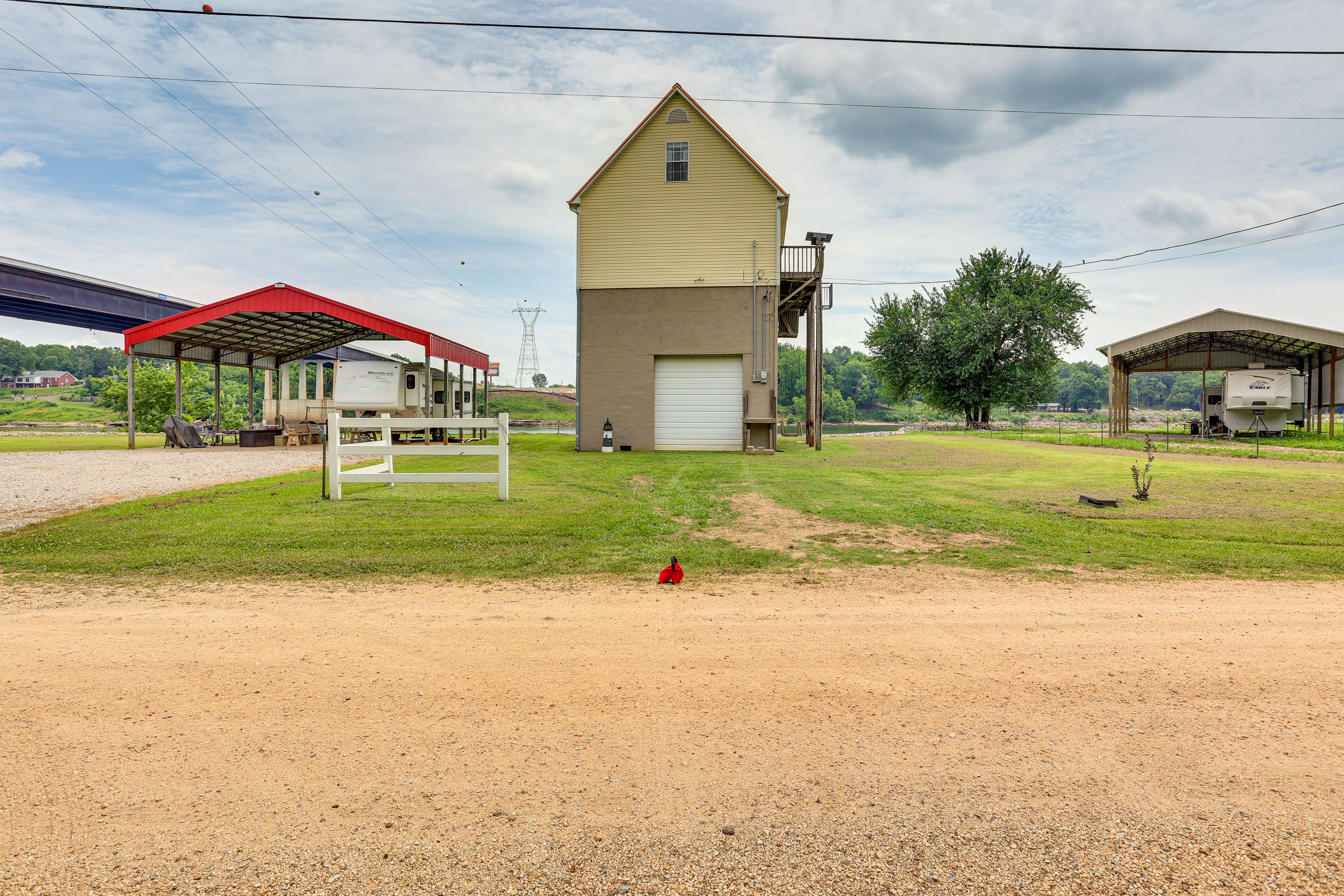 Parking | Driveway (4 Vehicles) | RV/Trailer Parking Allowed On-Site