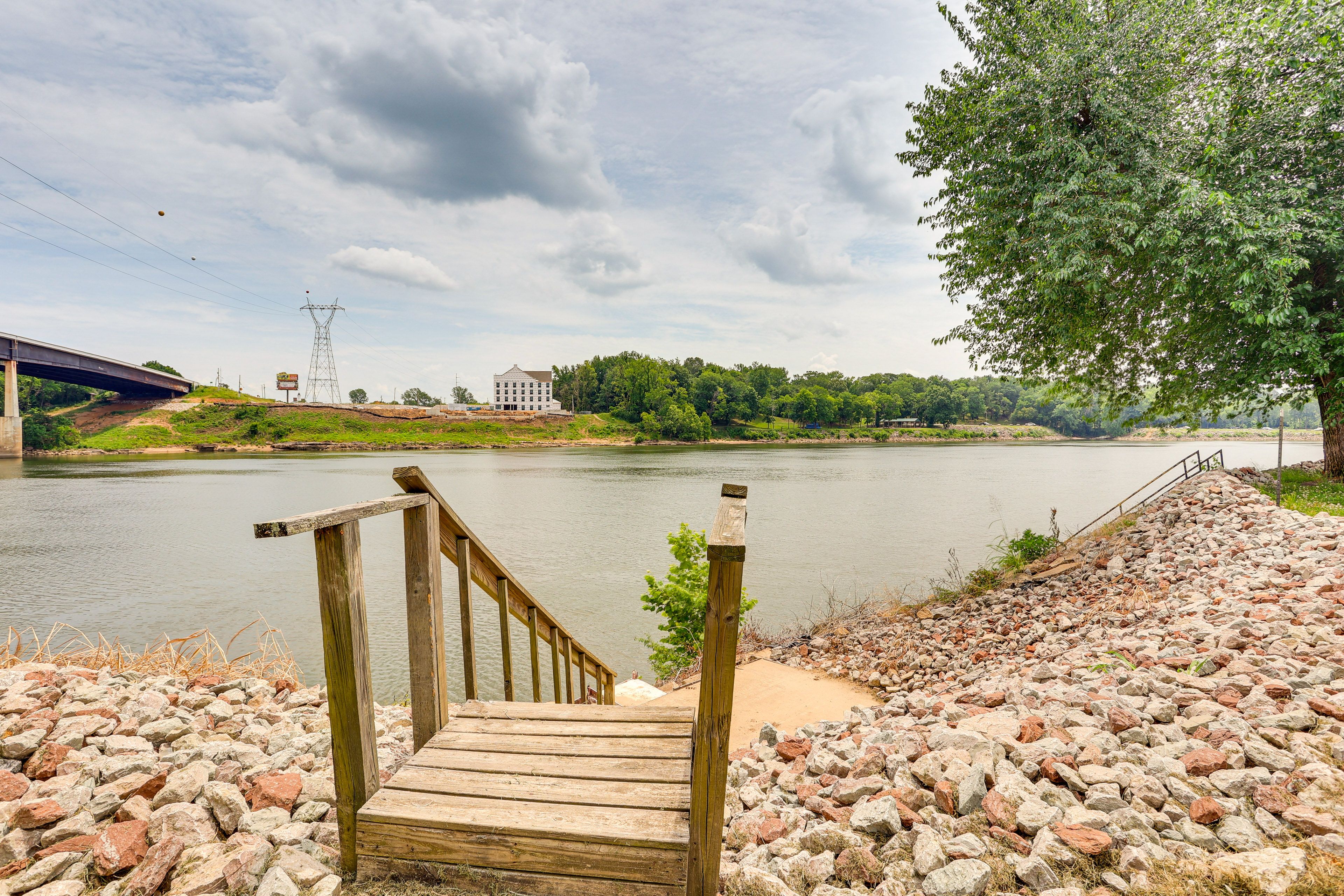 Tennessee River On-Site