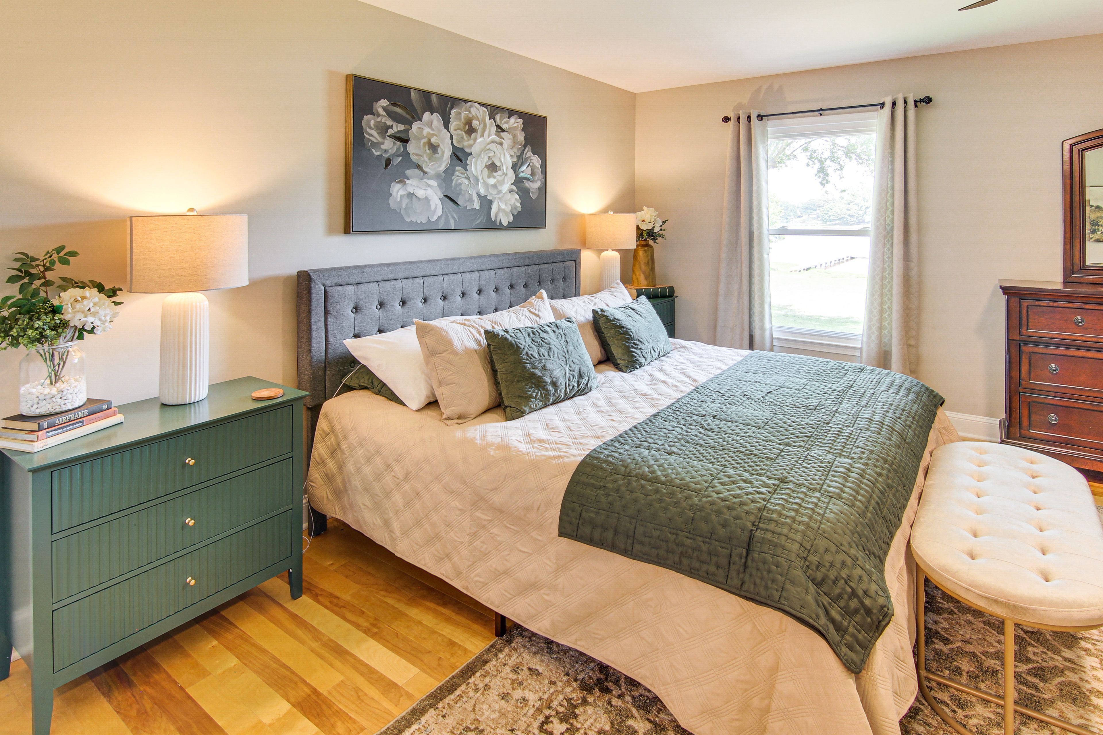 Bedroom 1 | Main Floor | King Bed | Linens Provided