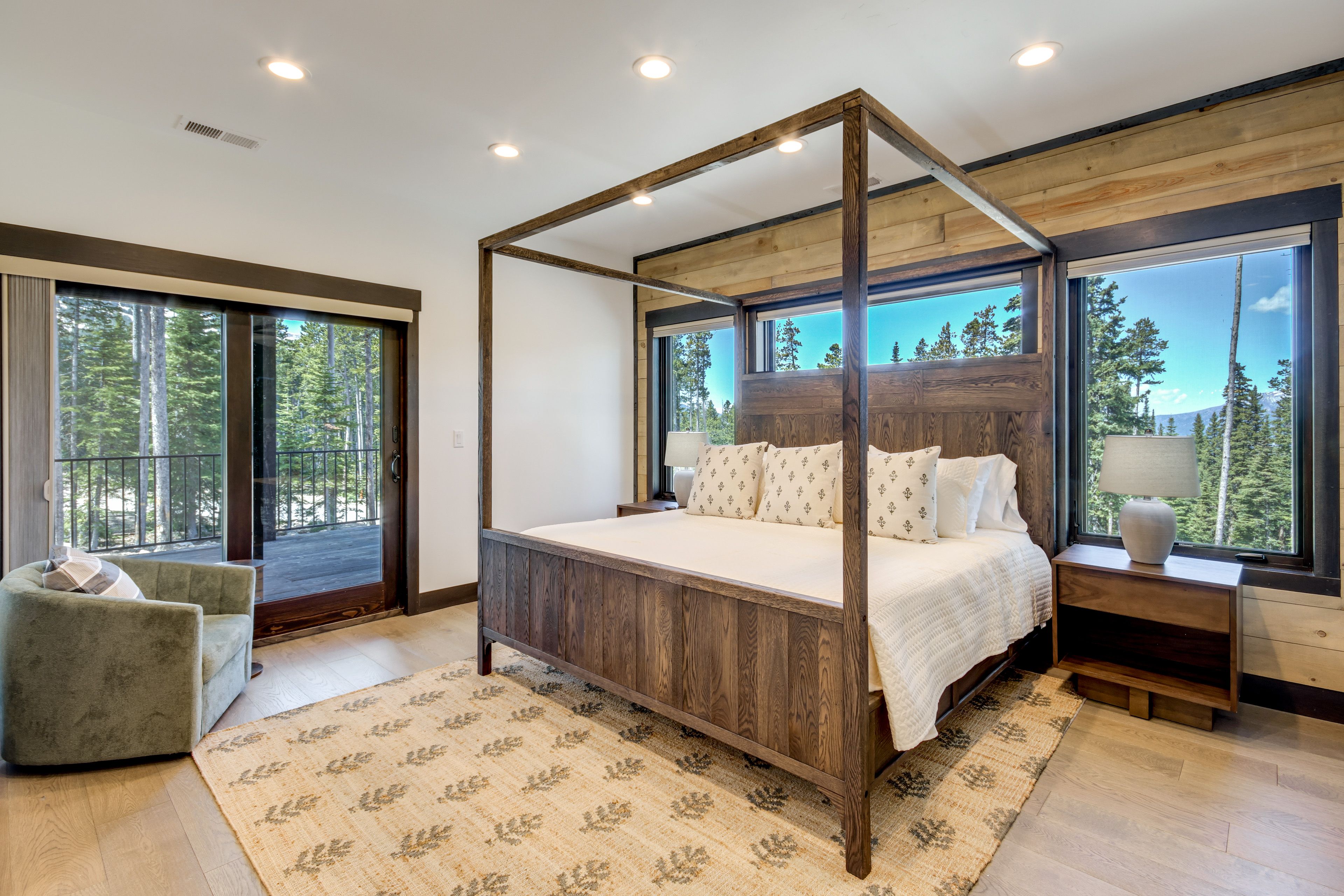 Bedroom 1 | Main Floor | King Bed | Linens Provided