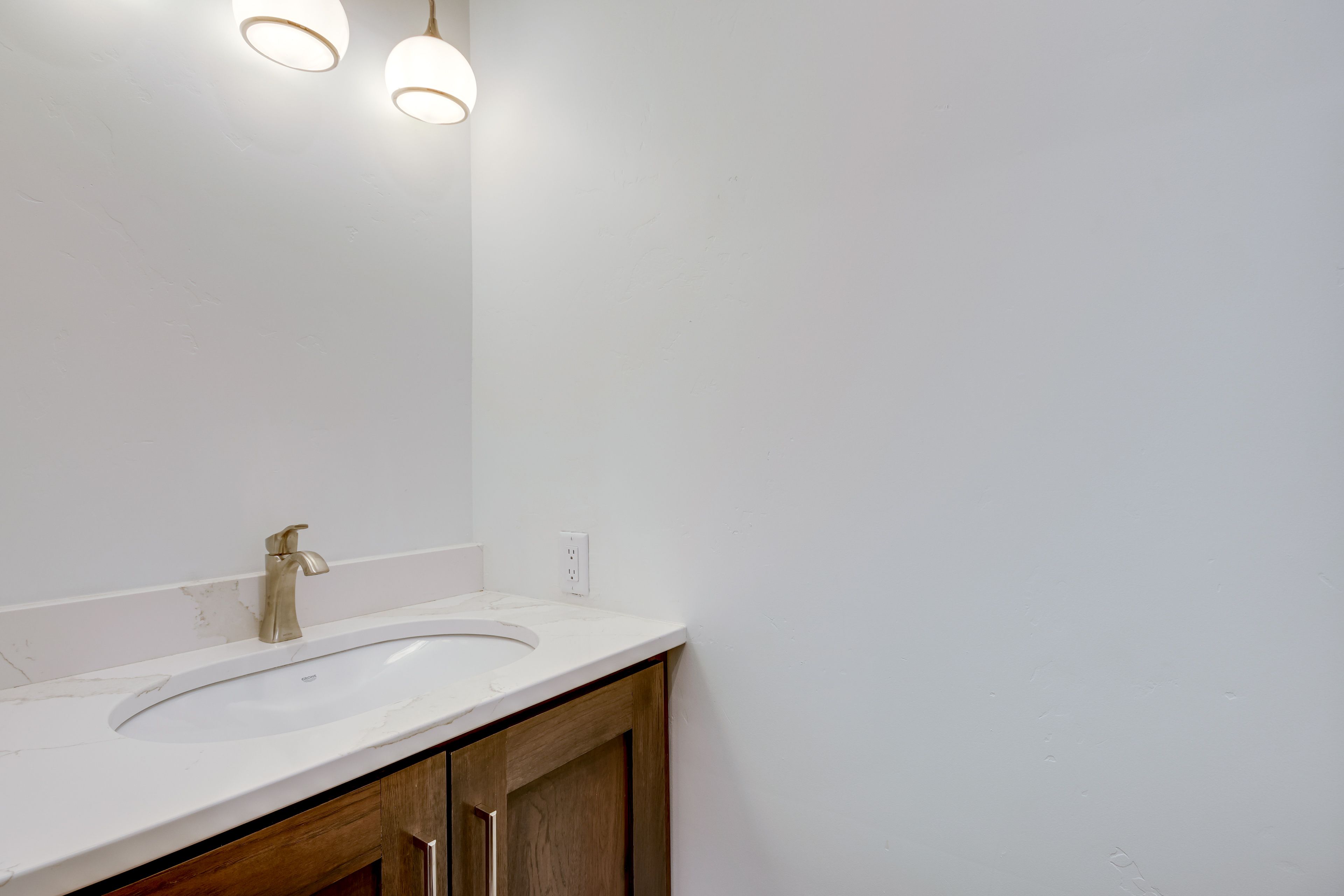 Half Bathroom | Ground Floor
