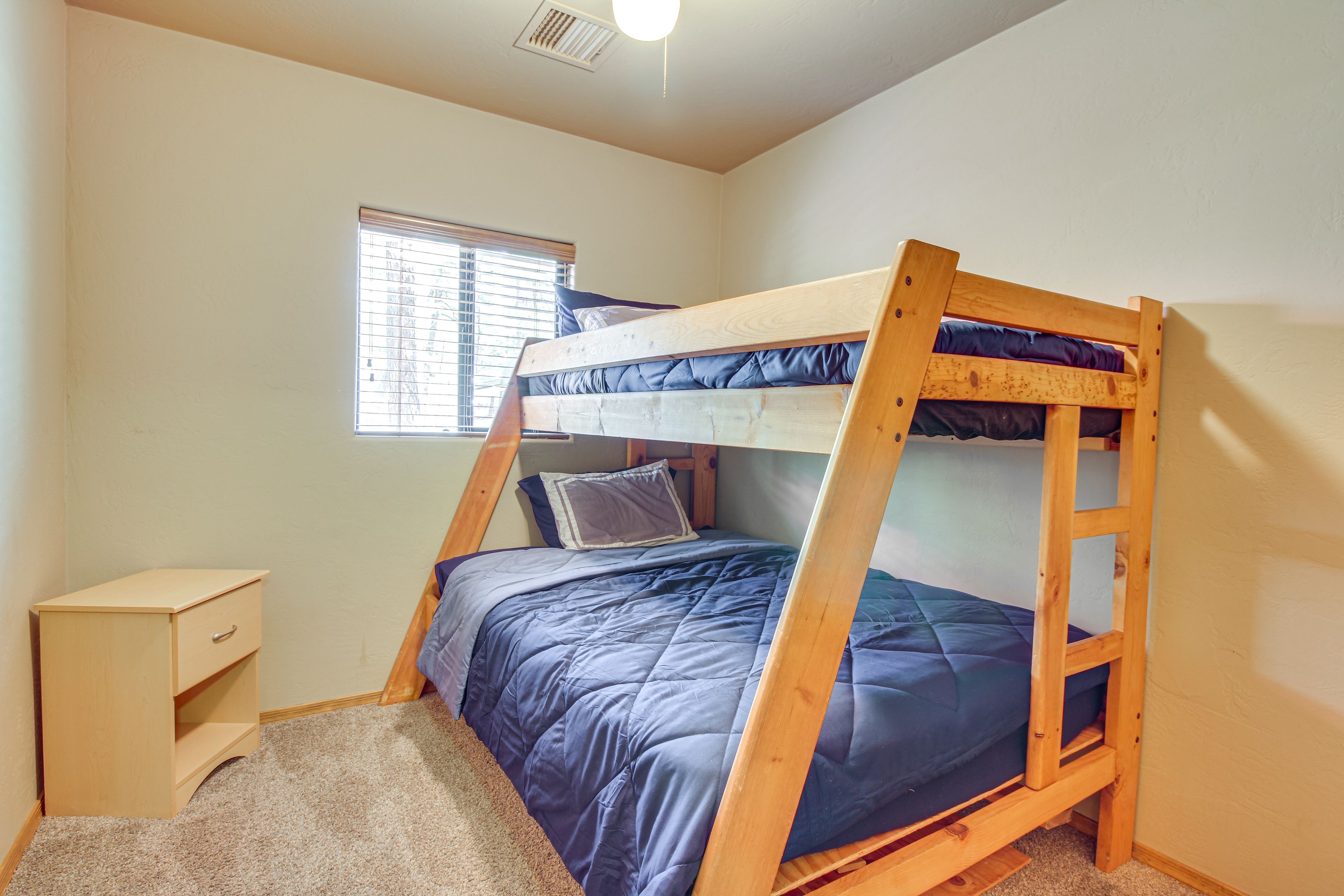 Bedroom 2 | Twin/Full Bunk Bed