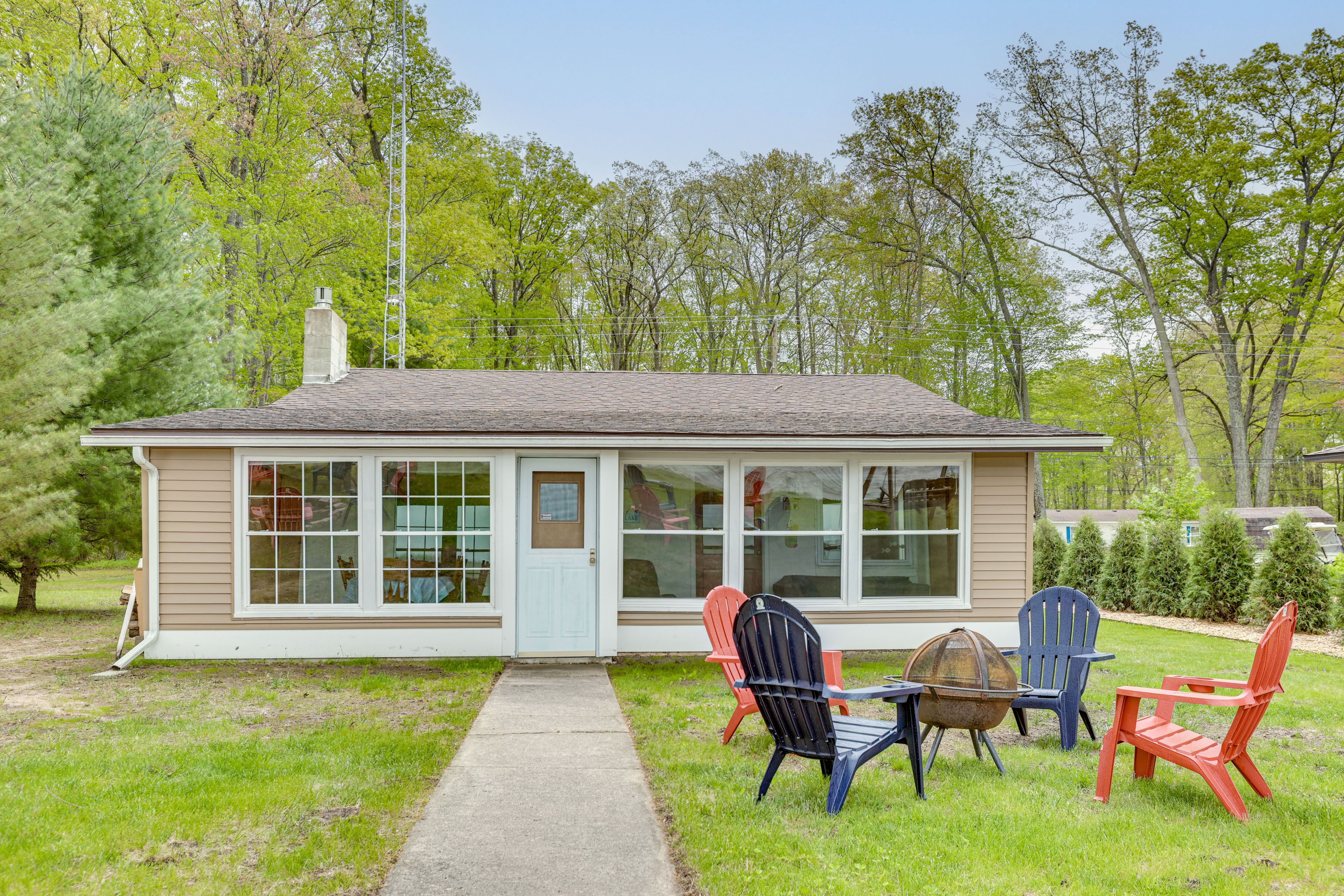Home Exterior | Single-Story Cottage