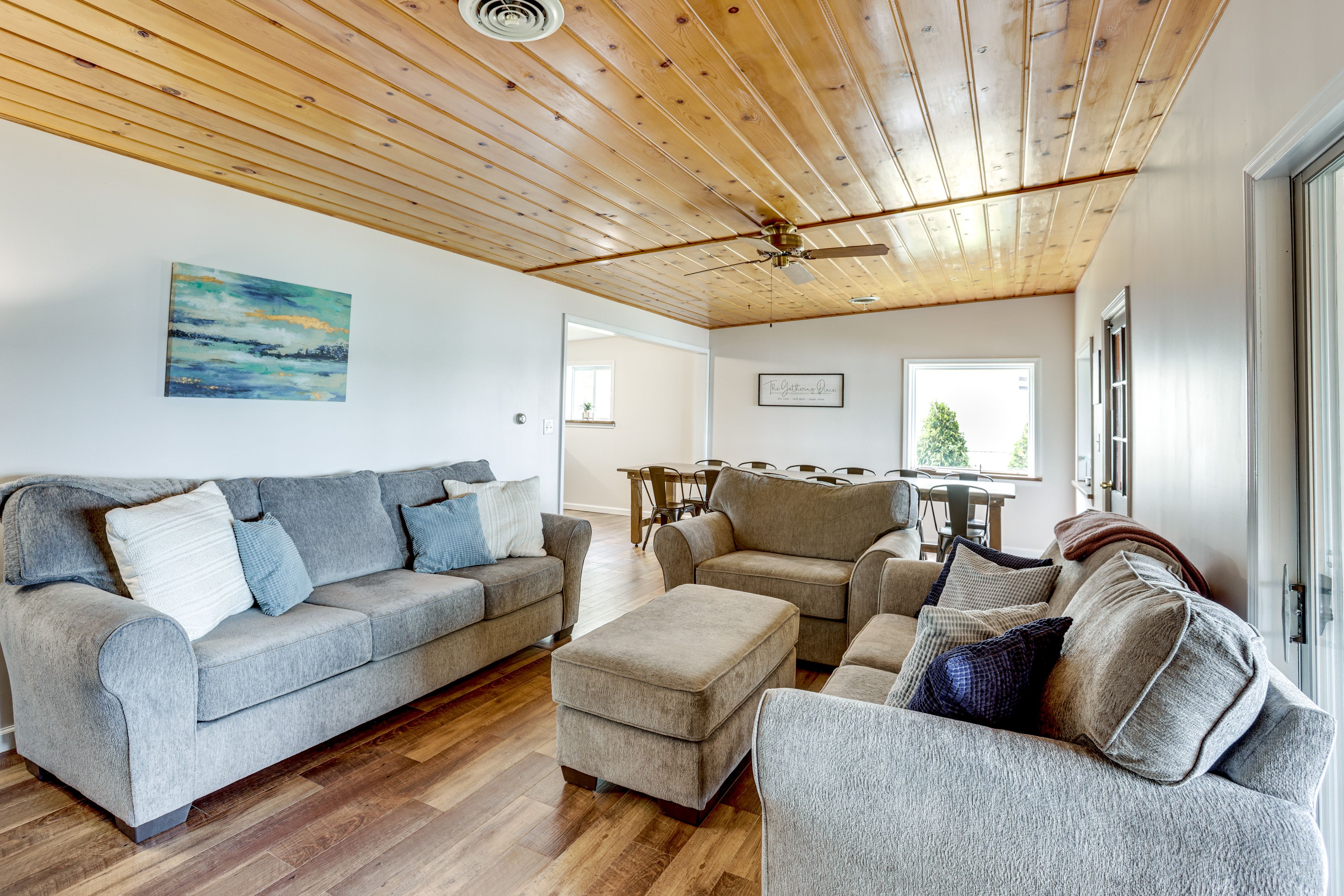 Living Room | Free WiFi