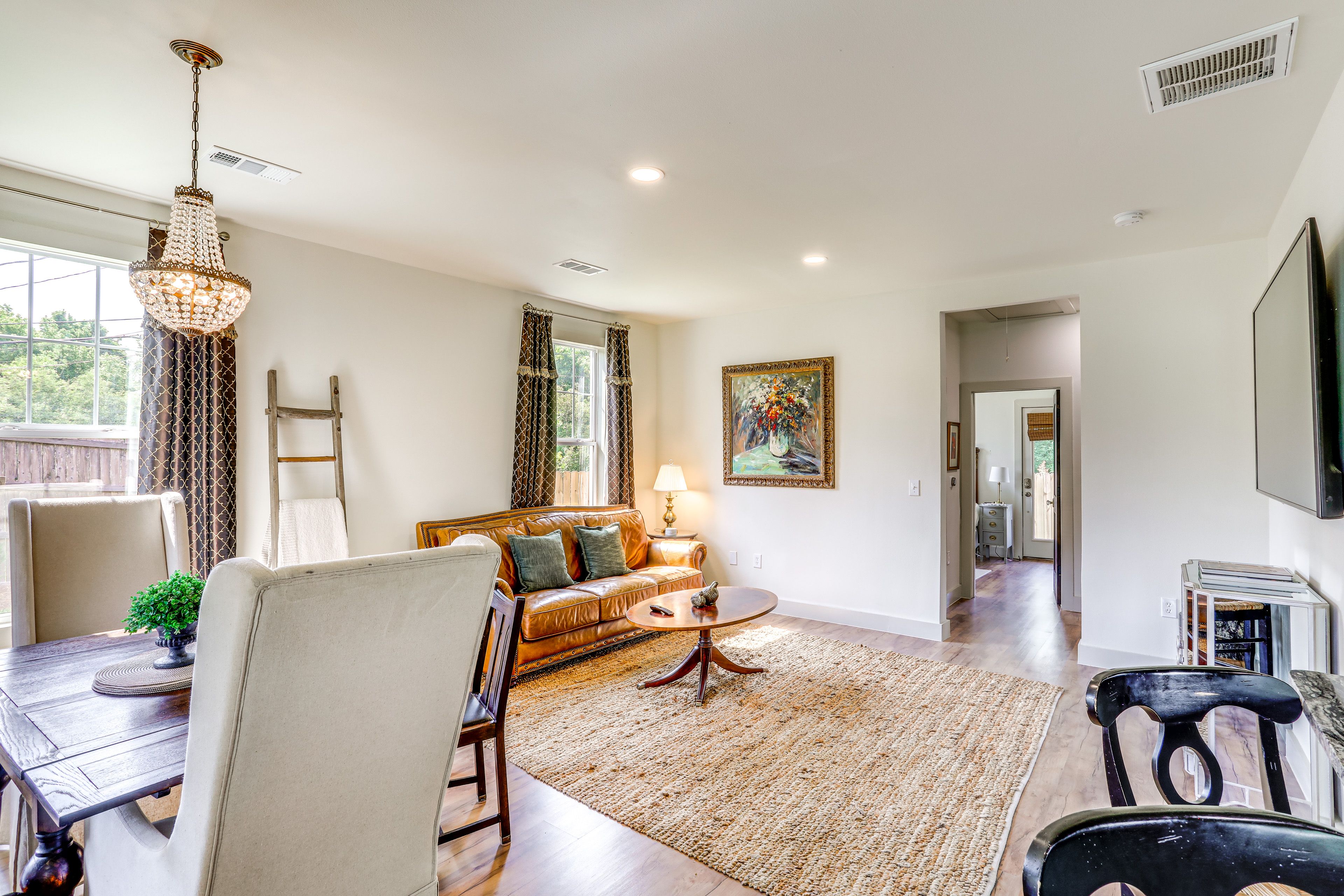 Living Room | Free WiFi | Smart TV