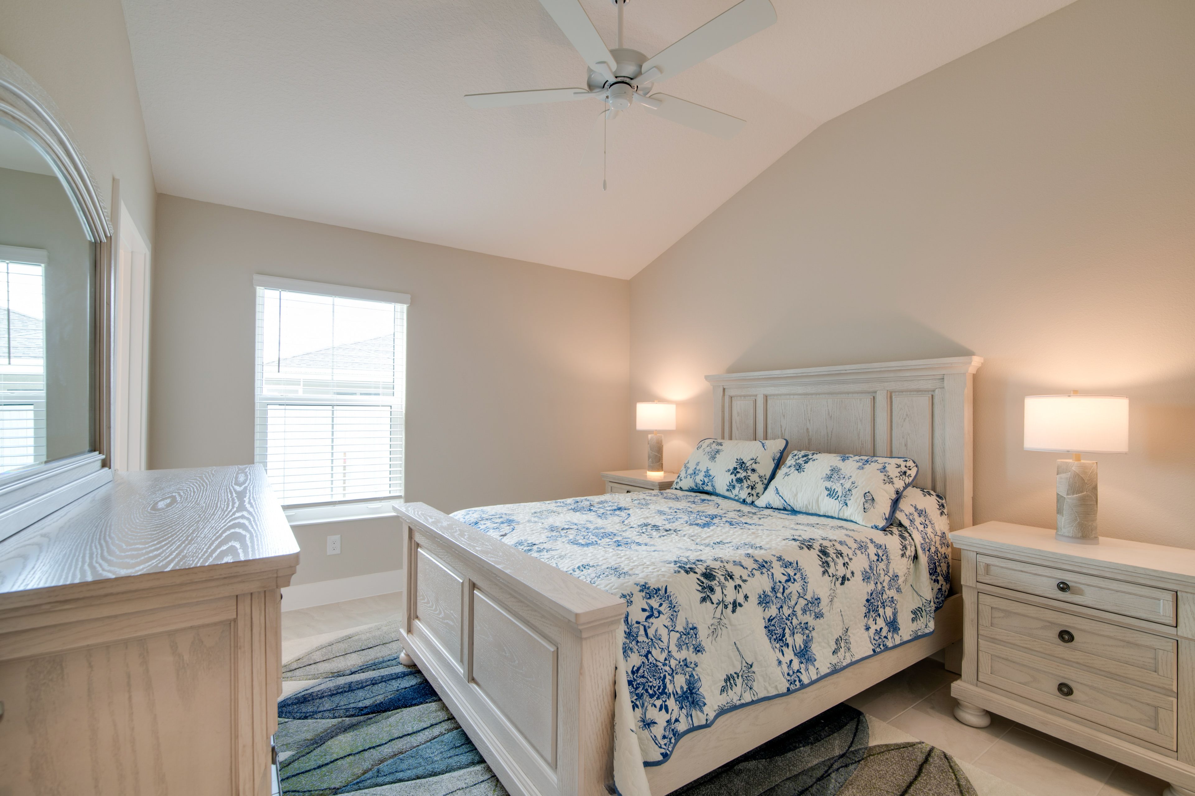Bedroom 3 | Queen Bed