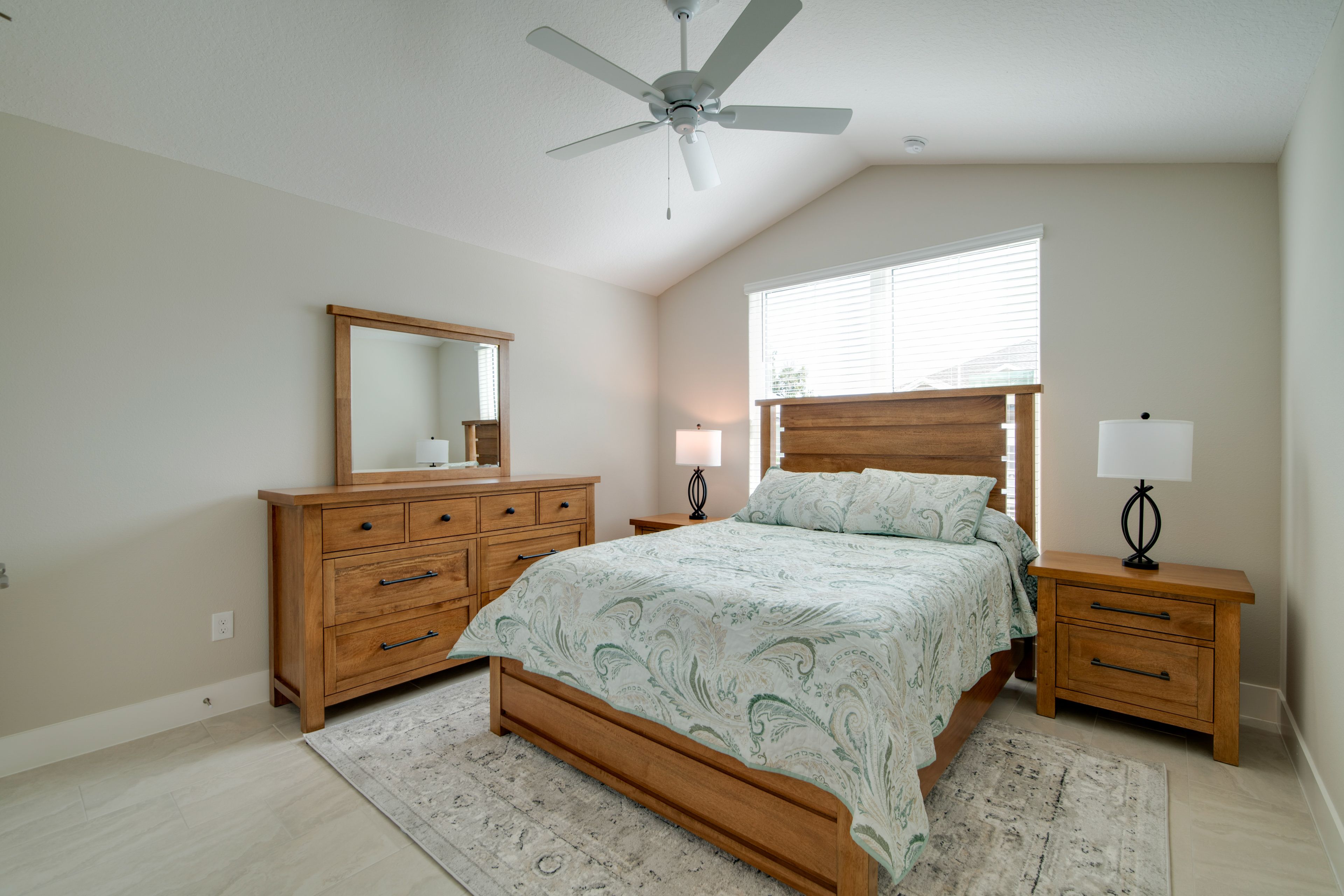 Bedroom 2 | Queen Bed | Linens