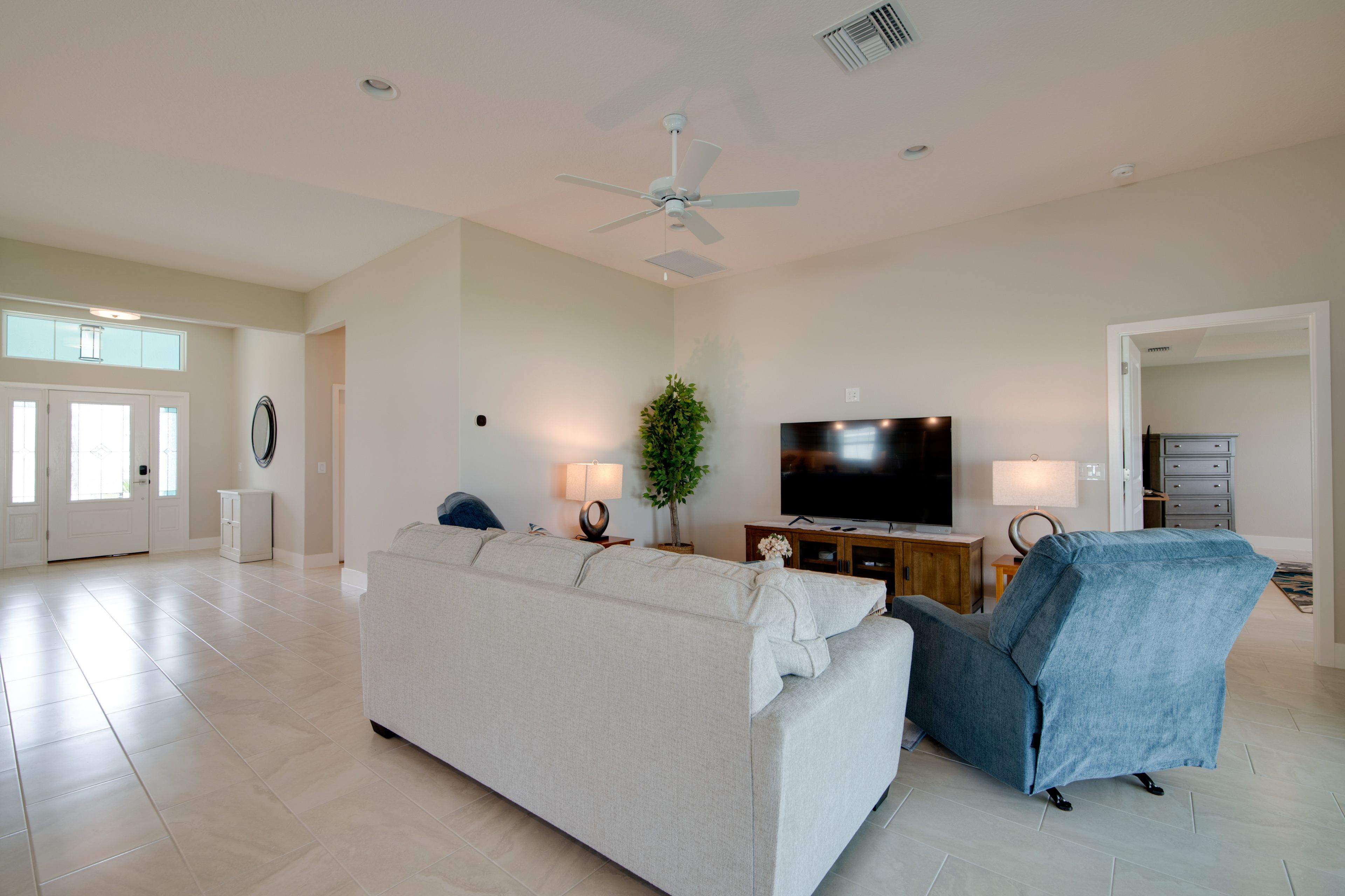 Living Room | Smart TV | Free WiFi