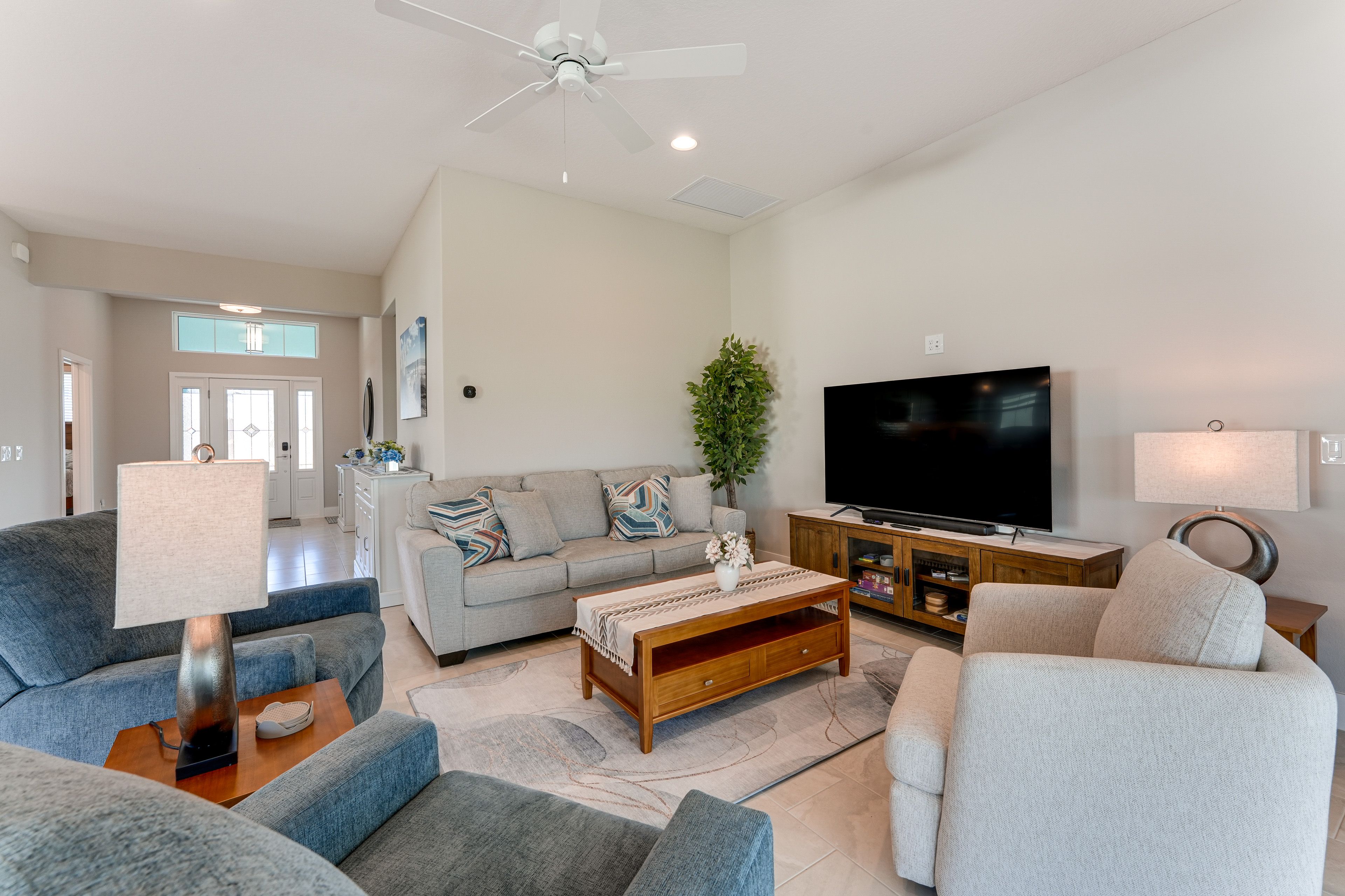 Living Room | Smart TV | Free WiFi | Games & Puzzles