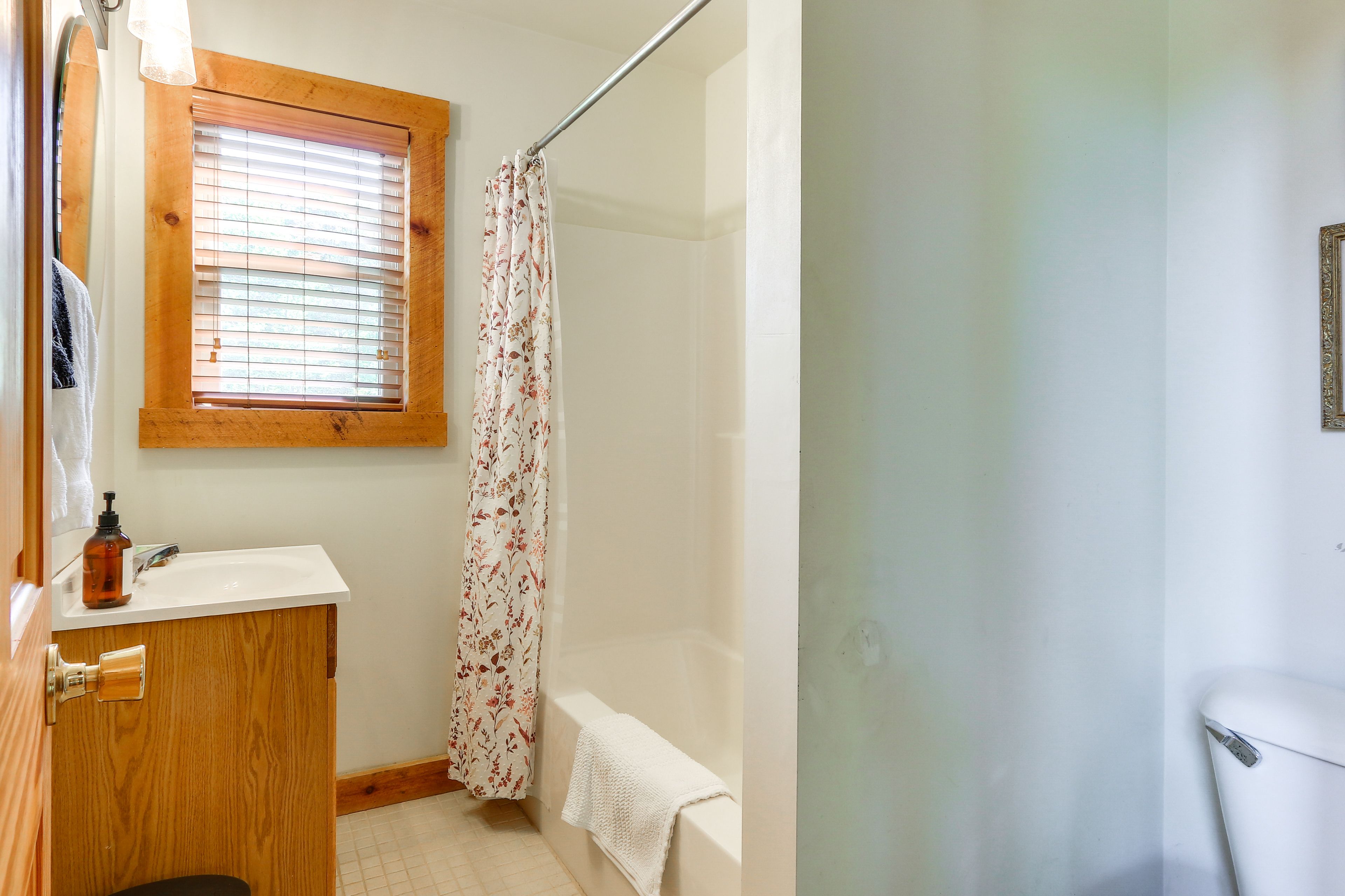 Full Bathroom | Main Level