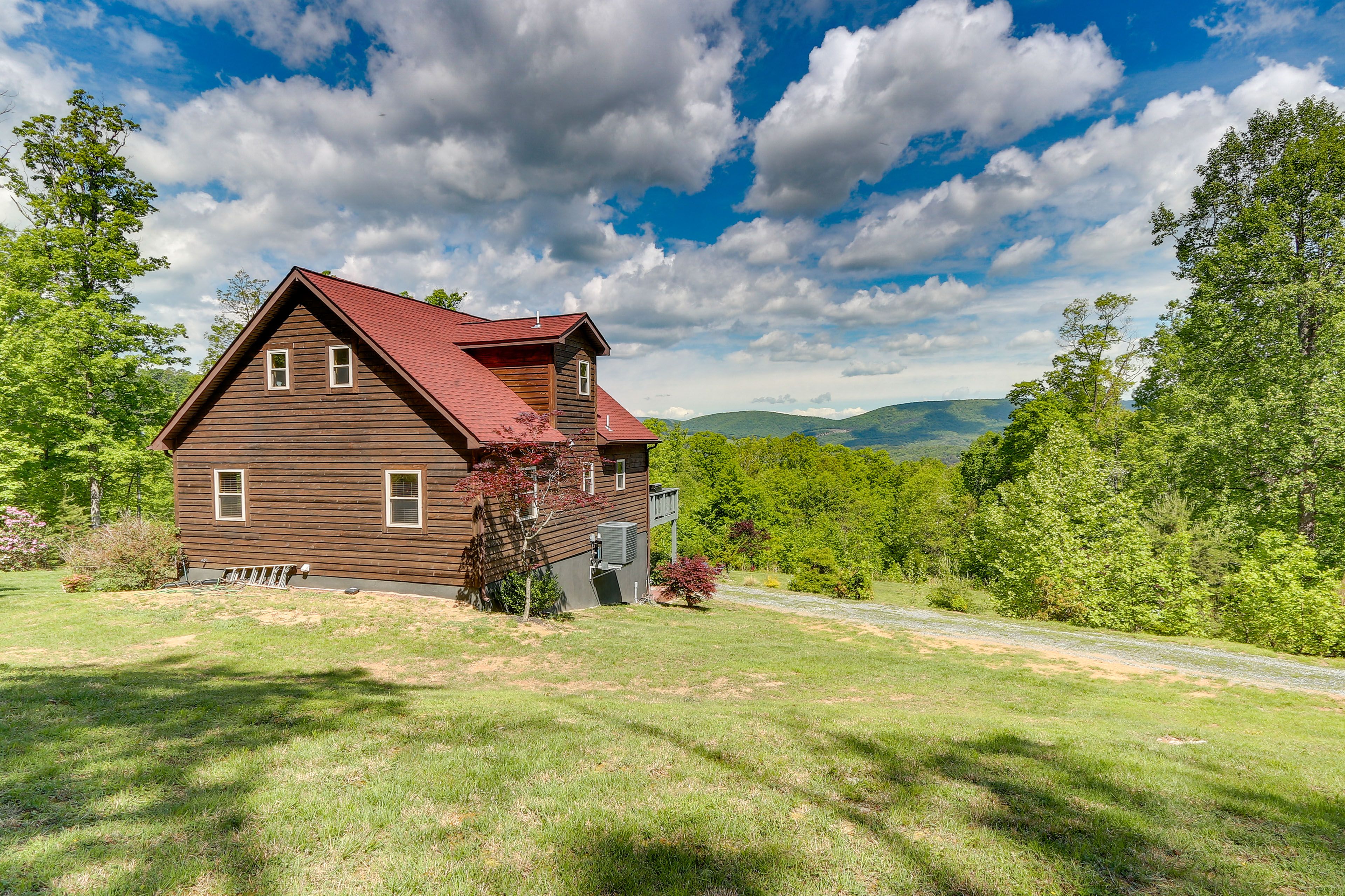 Property Exterior | Driveway (6 Vehicles) | RV/Trailer Parking Allowed