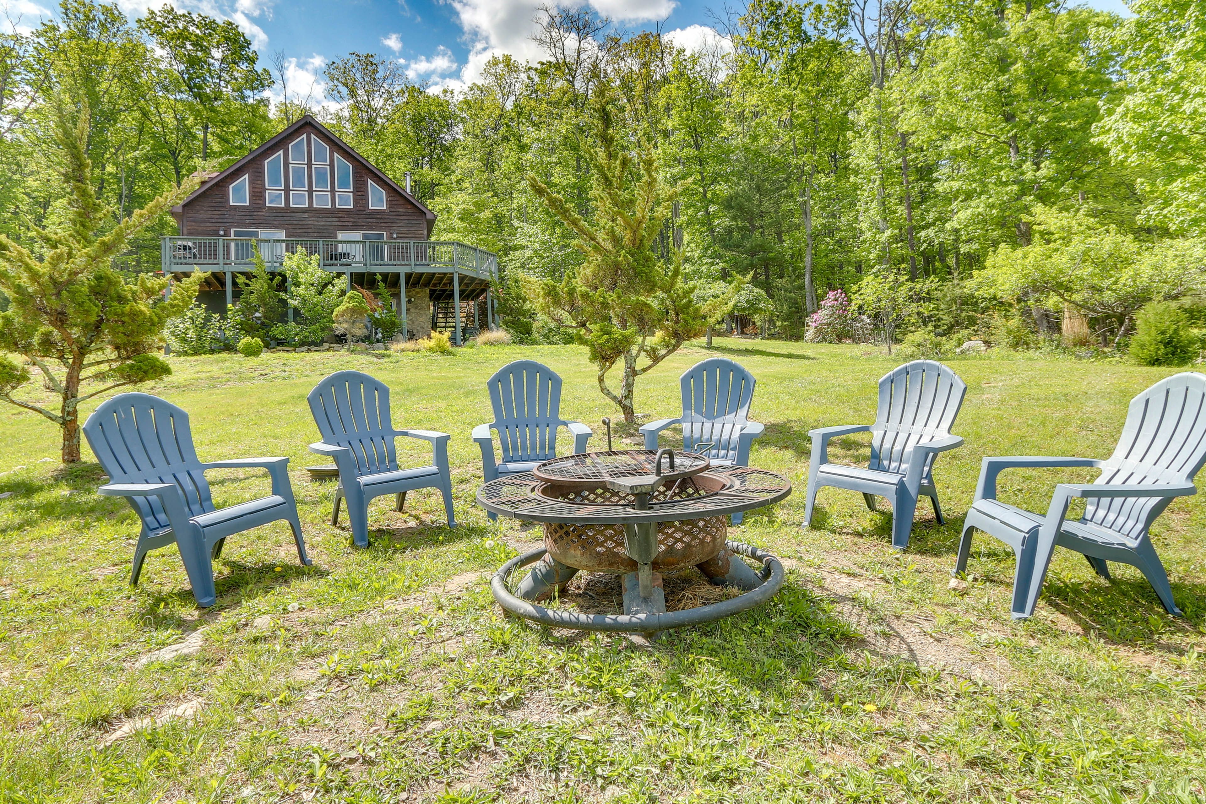 Wardensville Vacation Rental | 2BR | 3BA | 2,000 Sq Ft | Stairs Required