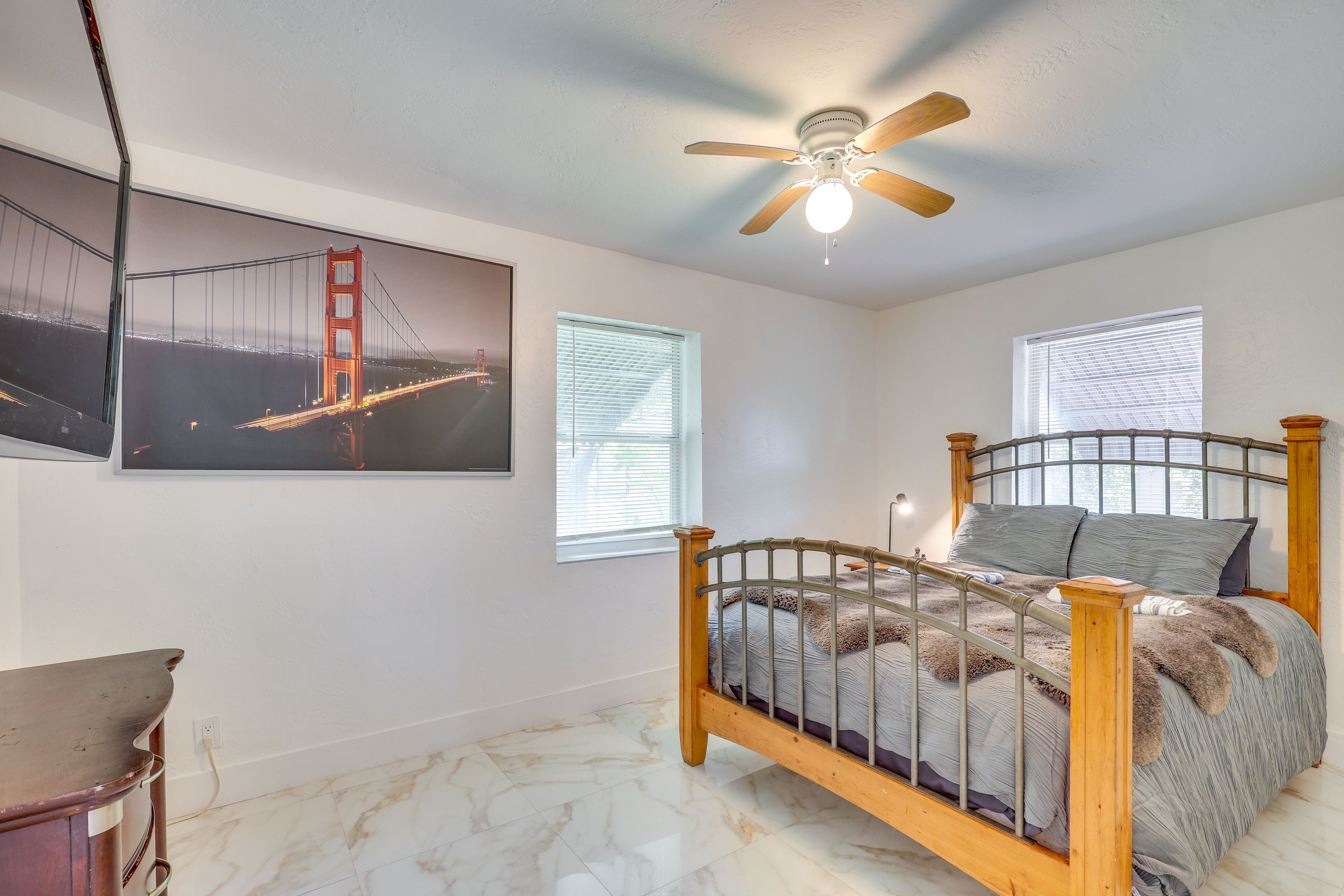 Bedroom 2 | Queen Bed