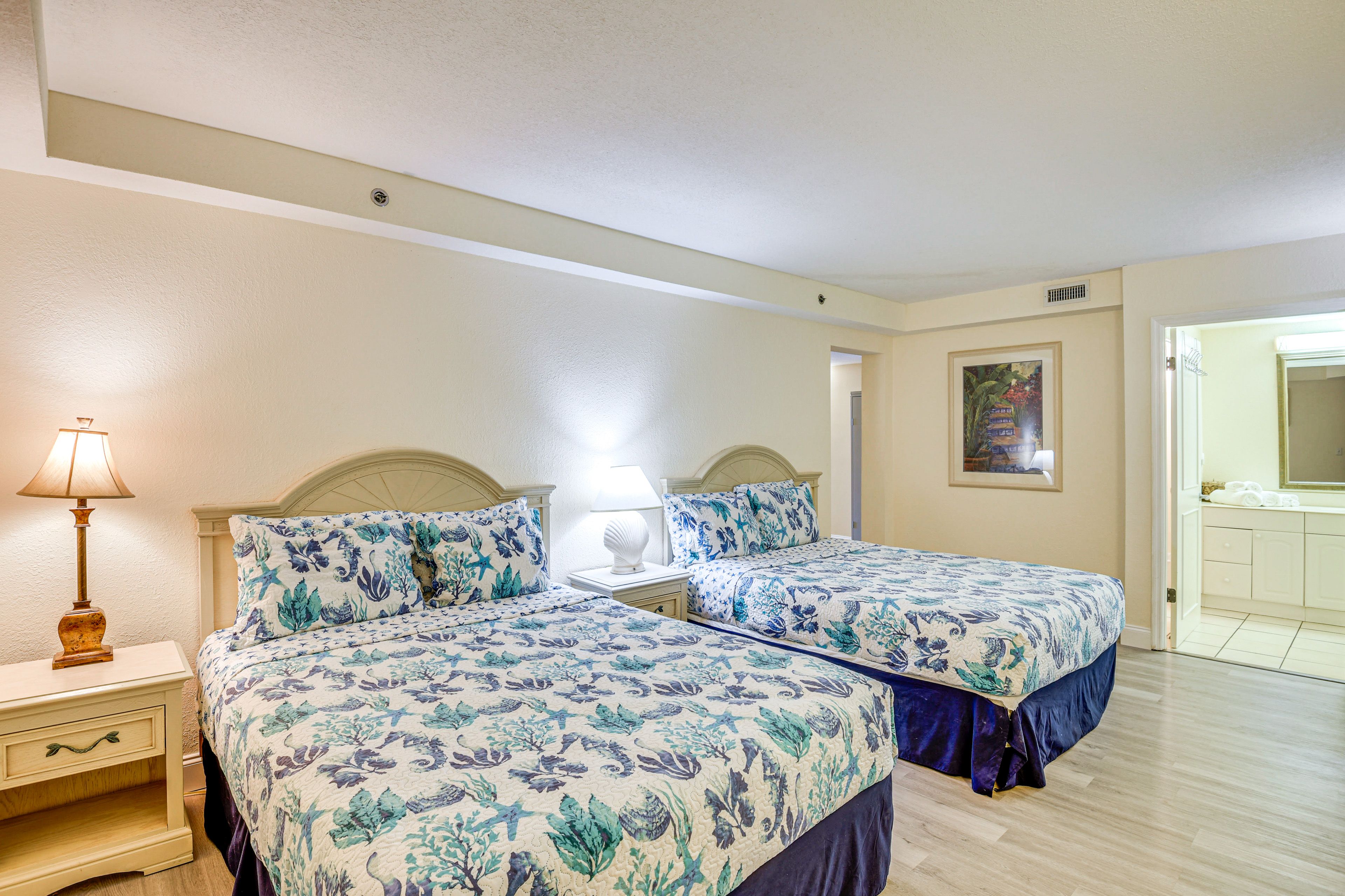 Bedroom | 2 Queen Bed | Linens Provided