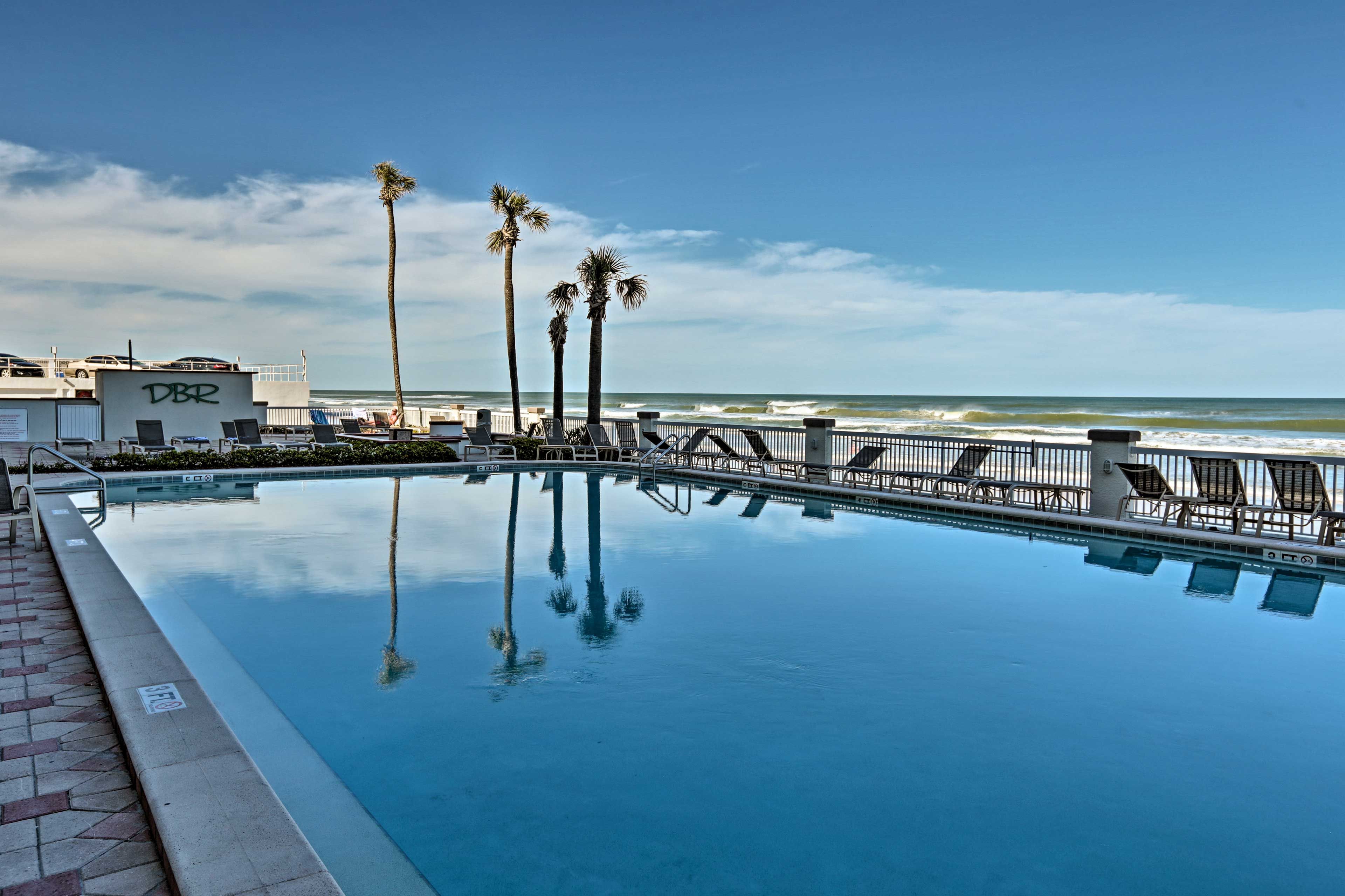 Daytona Beach Resort | Oceanfront Pool