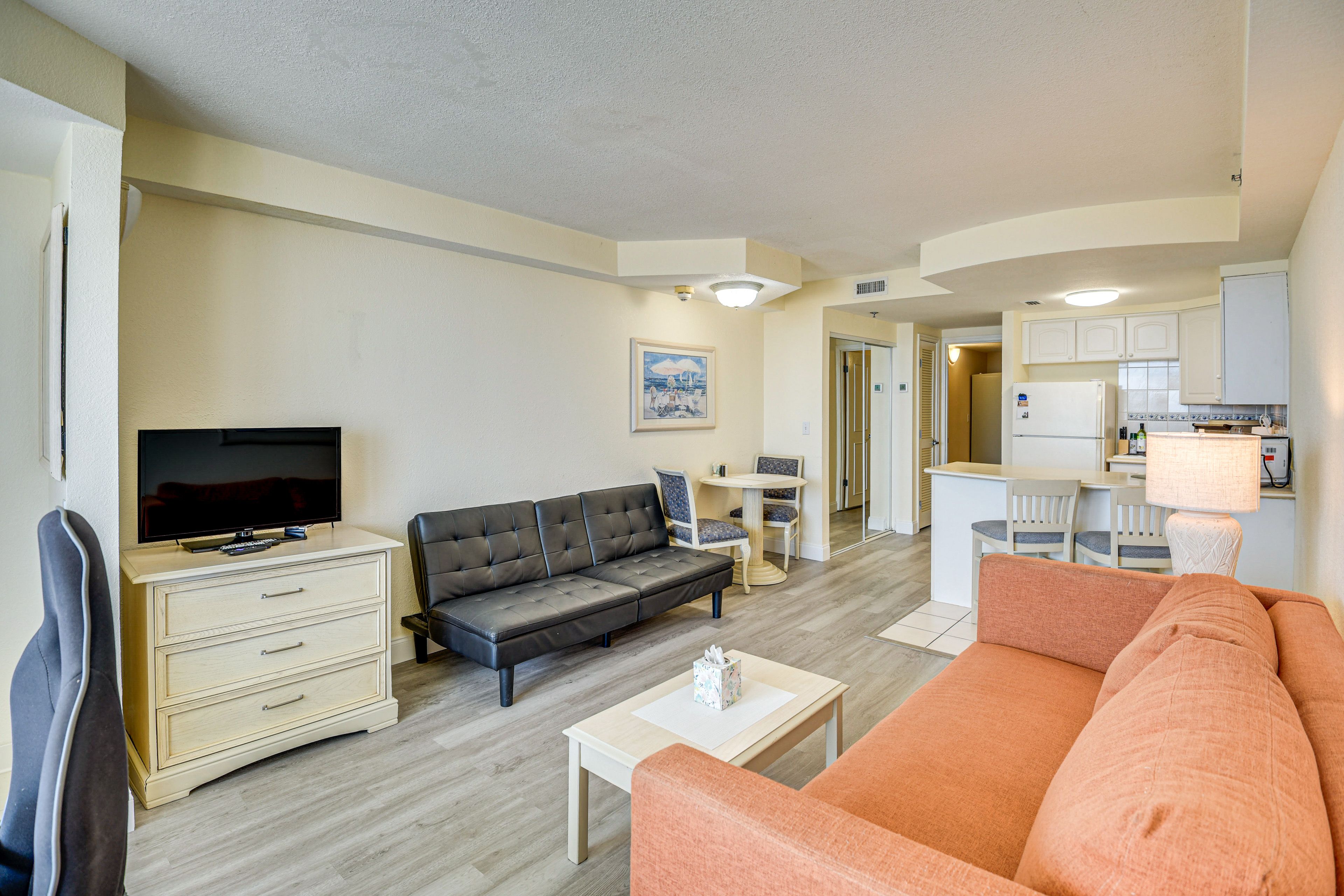 Living Room | Free WiFi | Central A/C | Full Futon | Queen Sleeper Sofa
