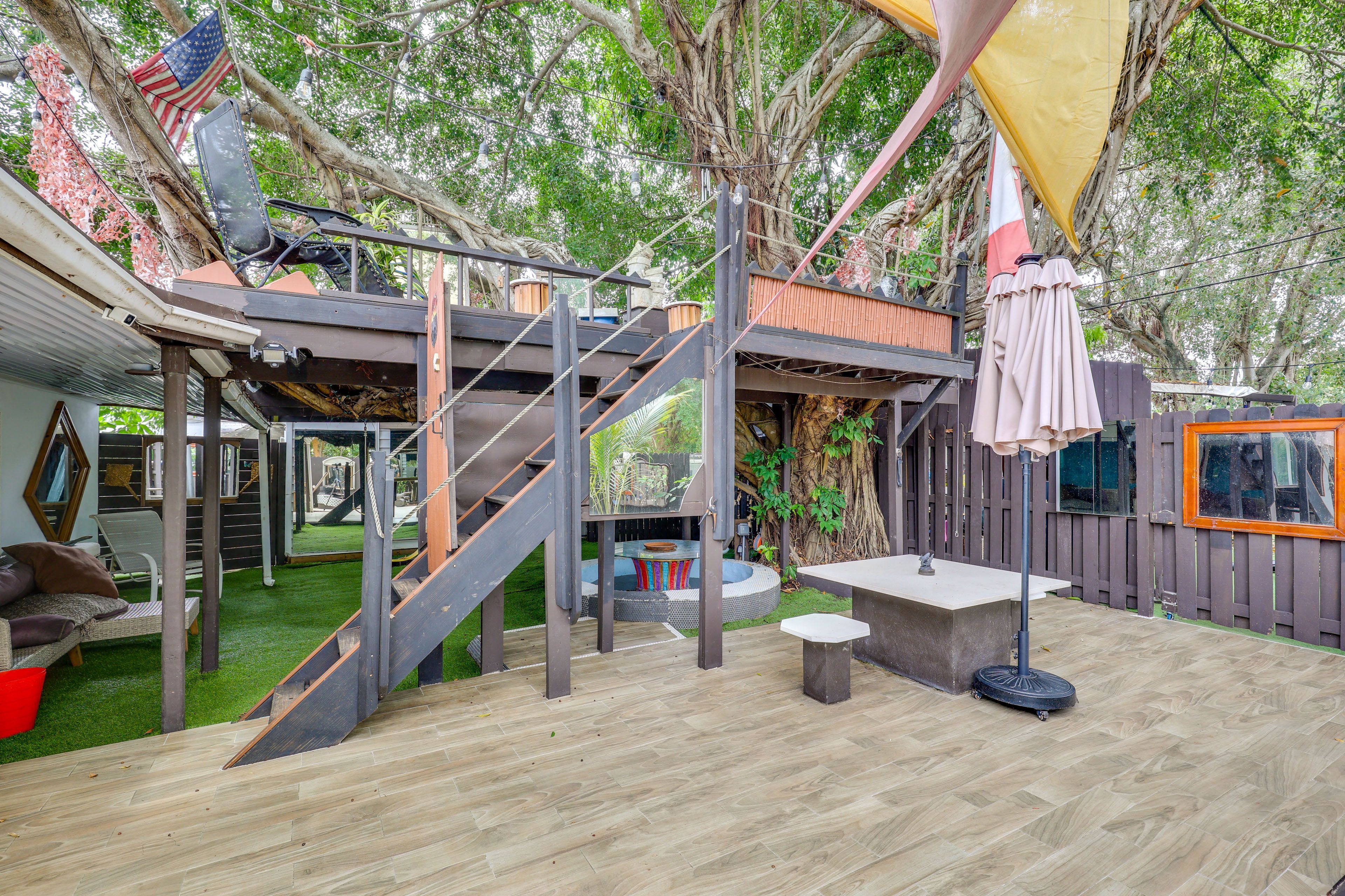 Shared Yard | Upper & Lower Decks