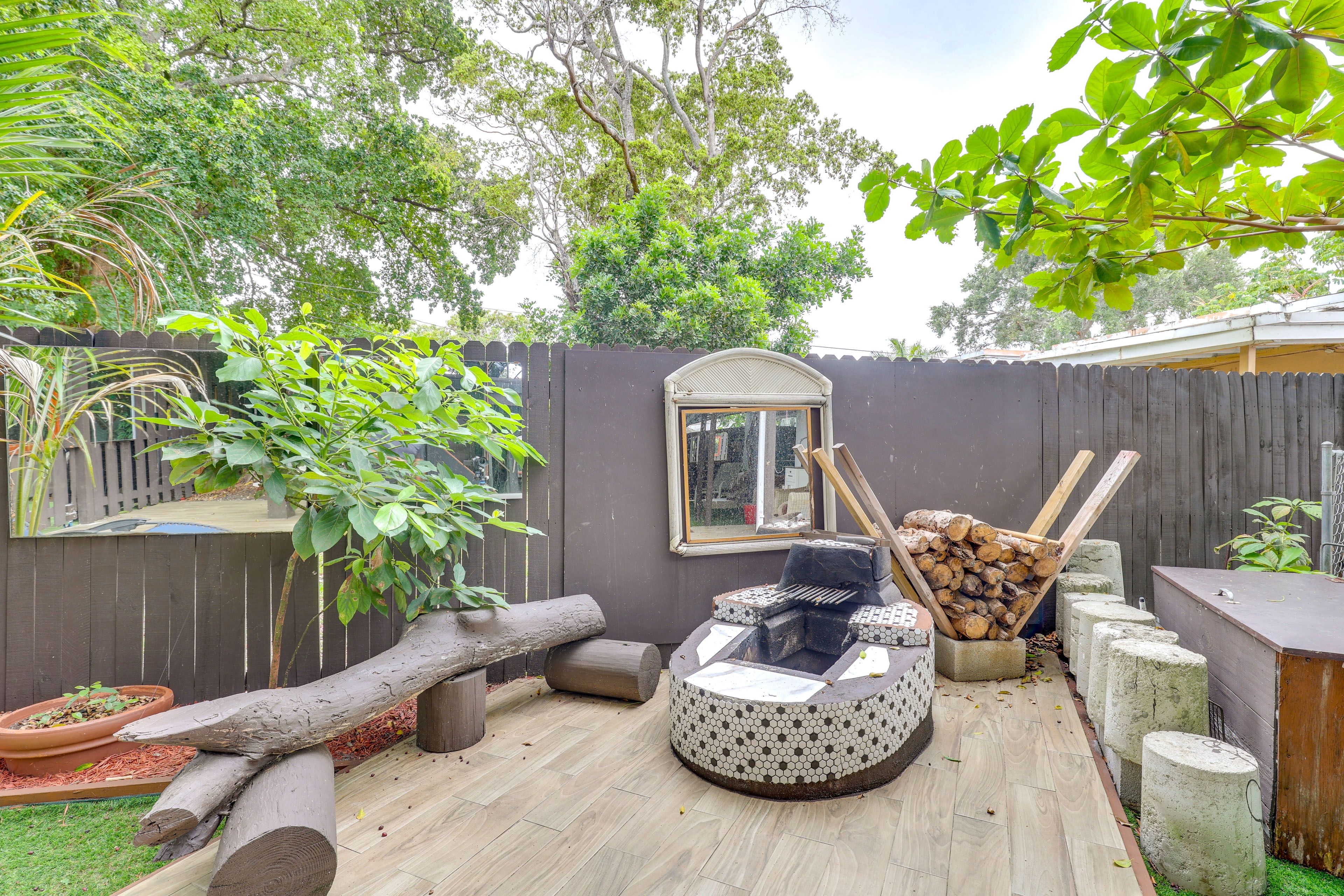 Shared Yard | Fire Pit w/ Grill | Single-Story Studio