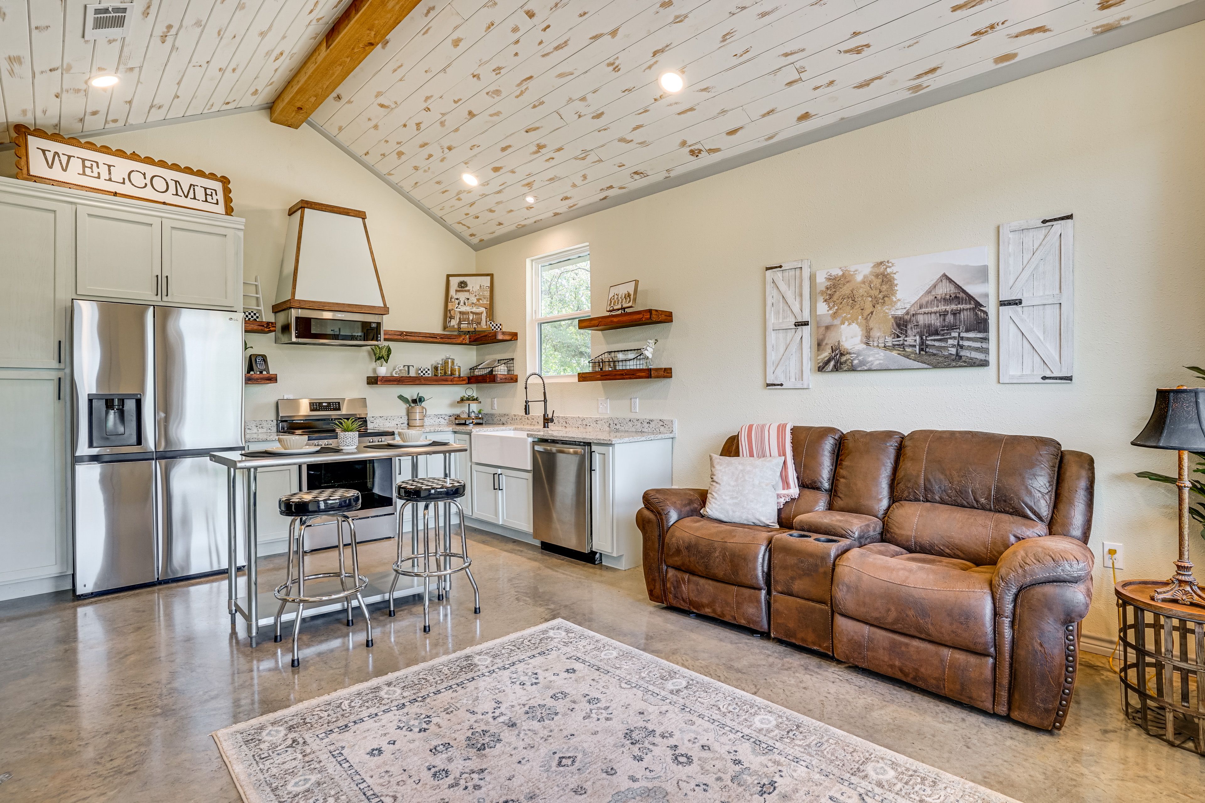 Granbury Vacation Rental | 1BR | 1BA | 600 Sq Ft | 2 Steps to Enter