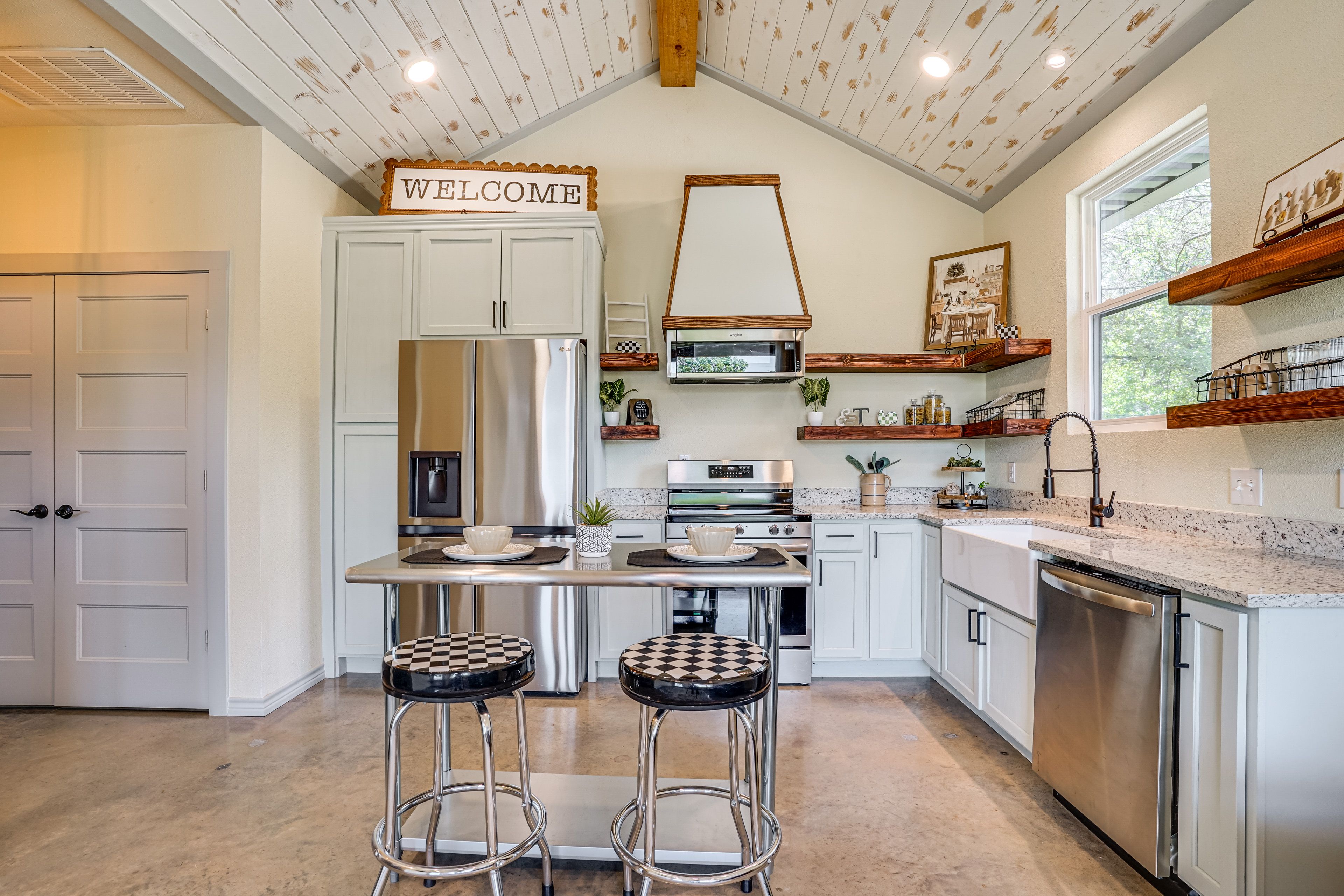 Kitchen | Microwave | Keurig Coffee Maker