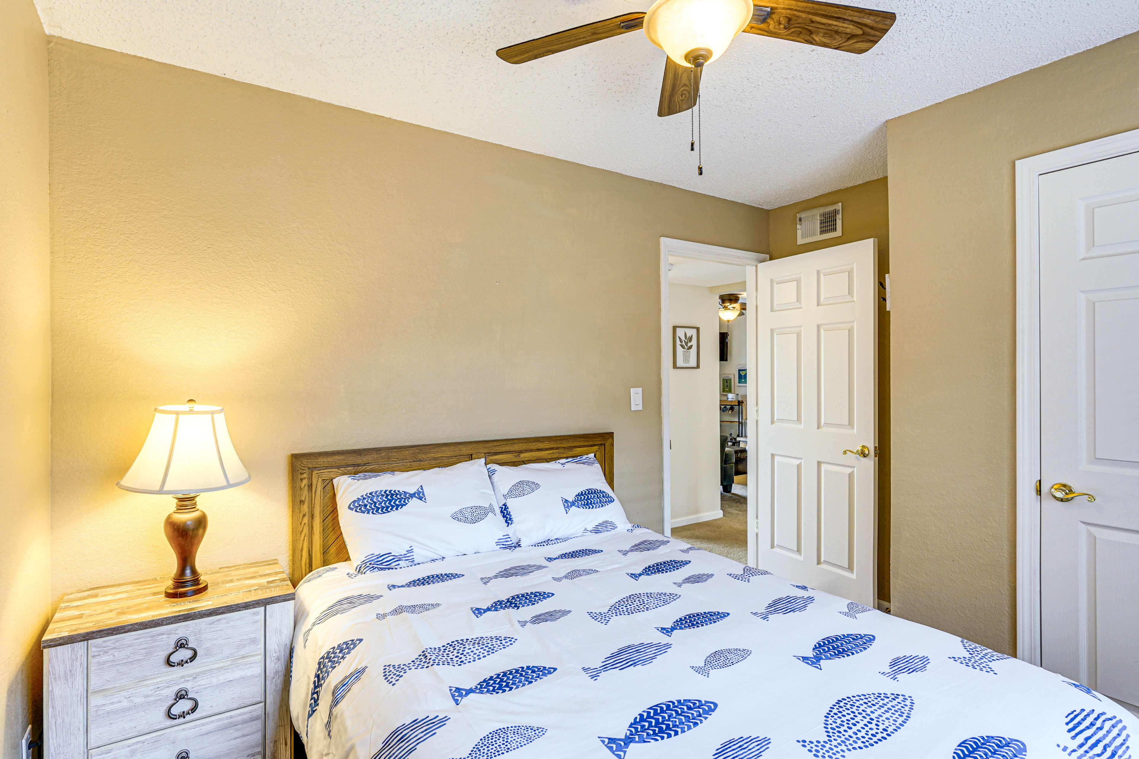 Bedroom 2 | Queen Bed