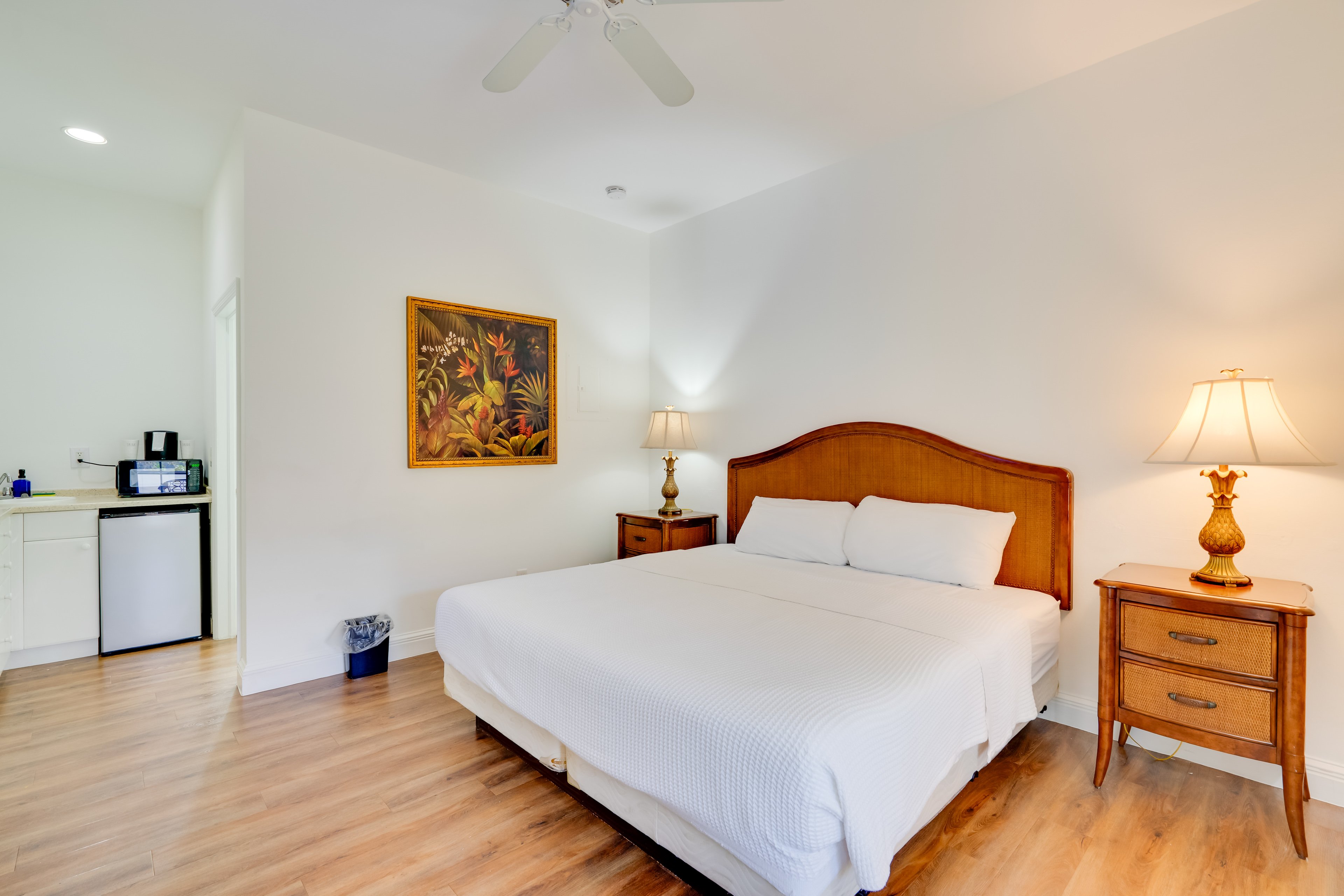 Studio | Queen Bed | Free WiFi | Window A/C Unit | Central Heat