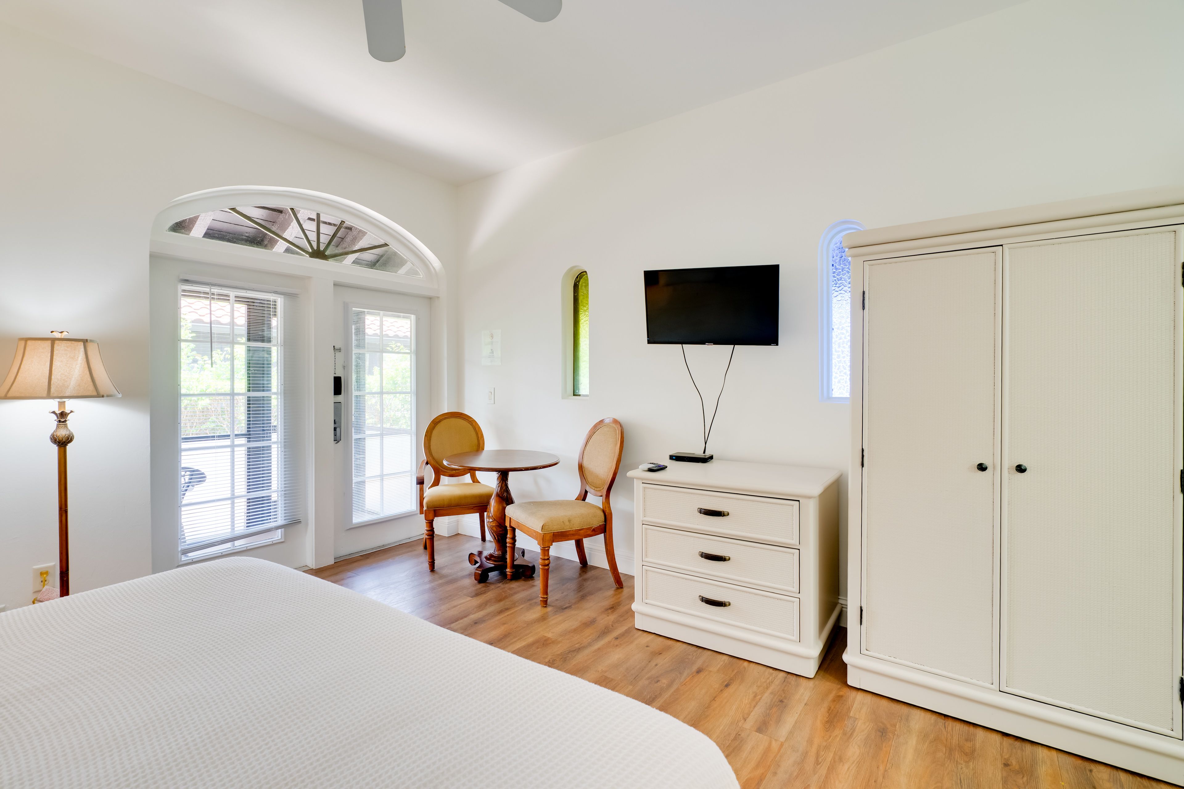 Studio | Queen Bed | Free WiFi | Window A/C Unit | Central Heat