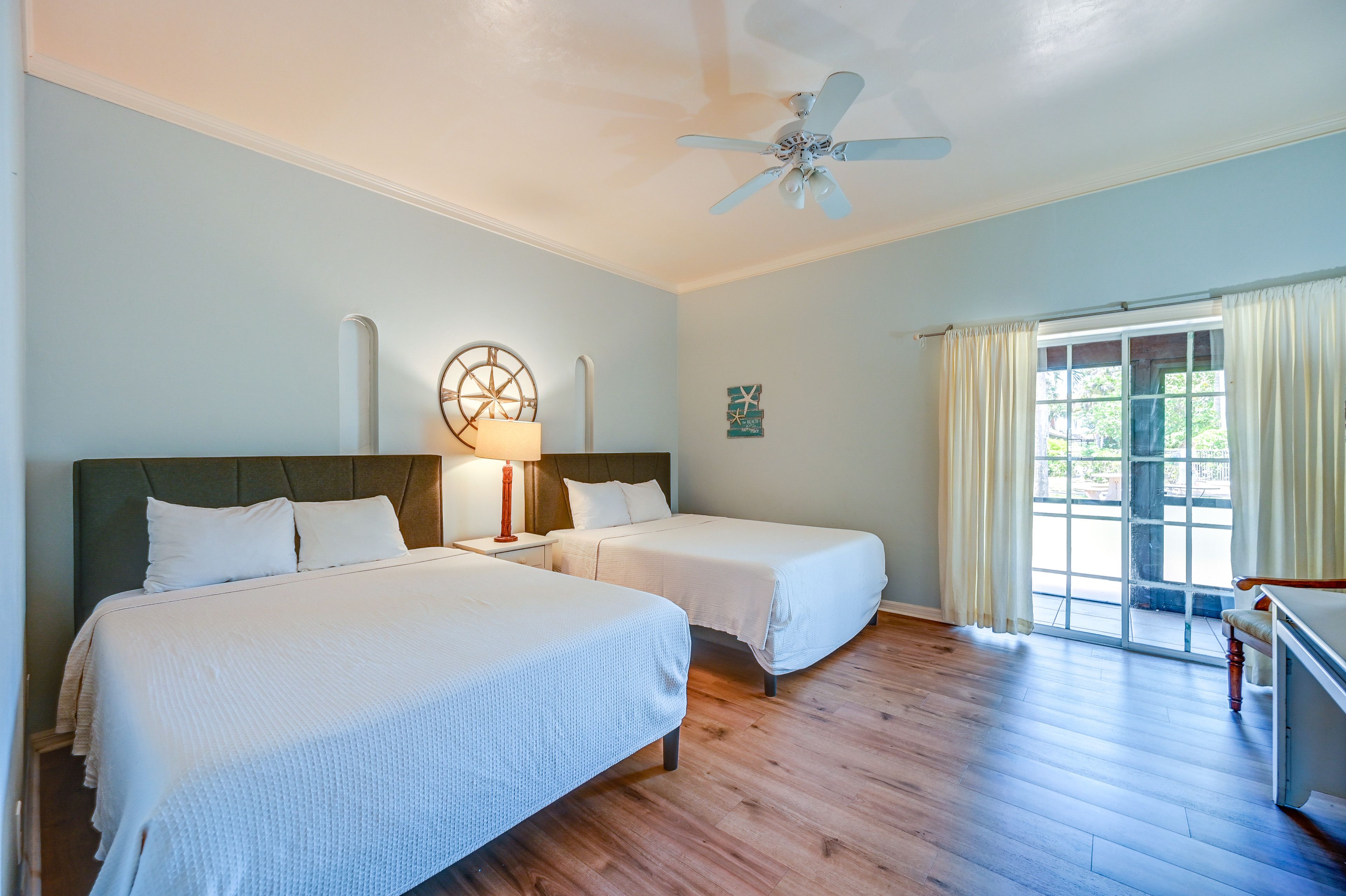 Bedroom | Queen Bed | Full Bed