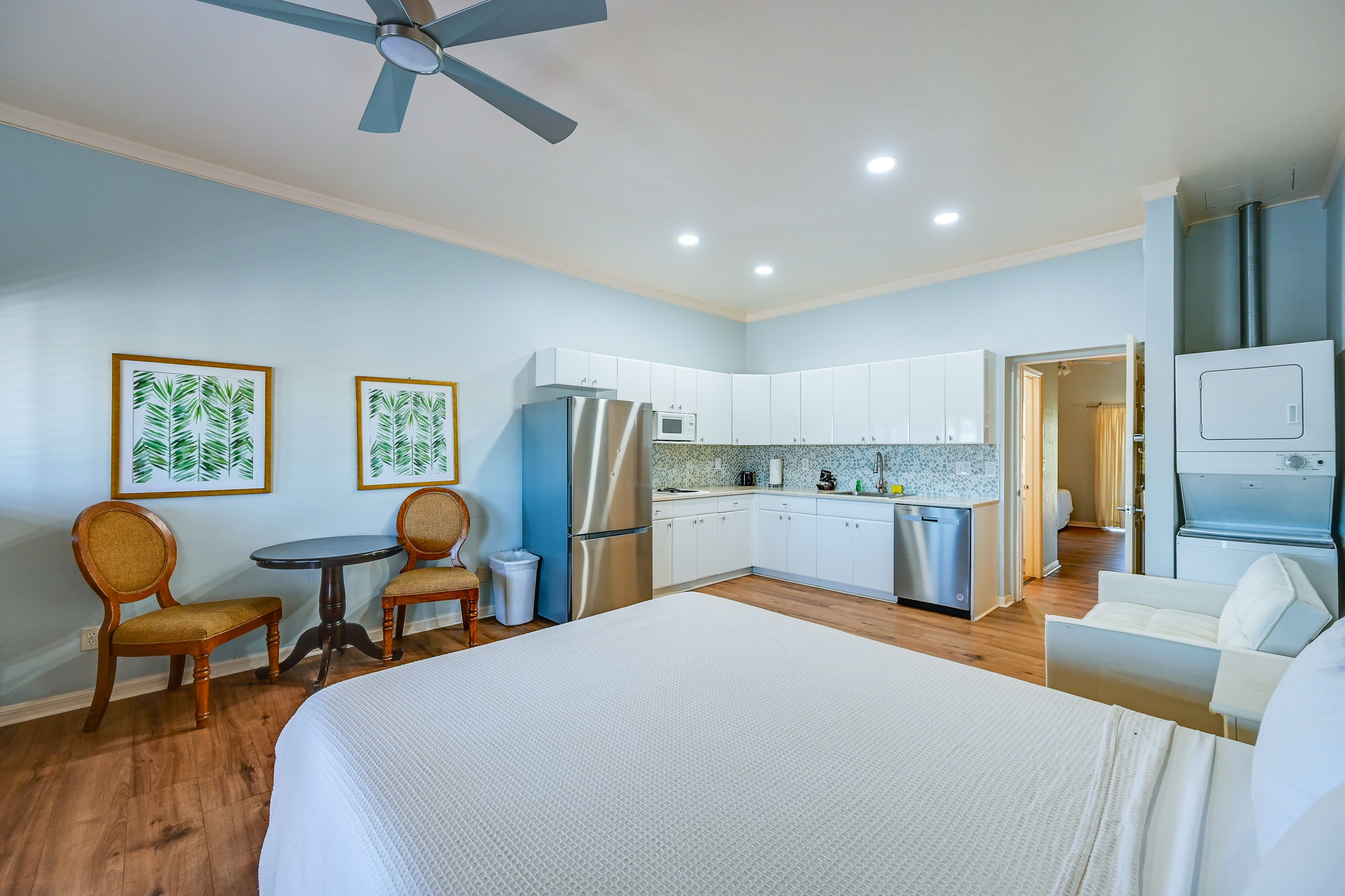 Living Room | Queen Bed | Free WiFi | Central Heat | 2-Person Table