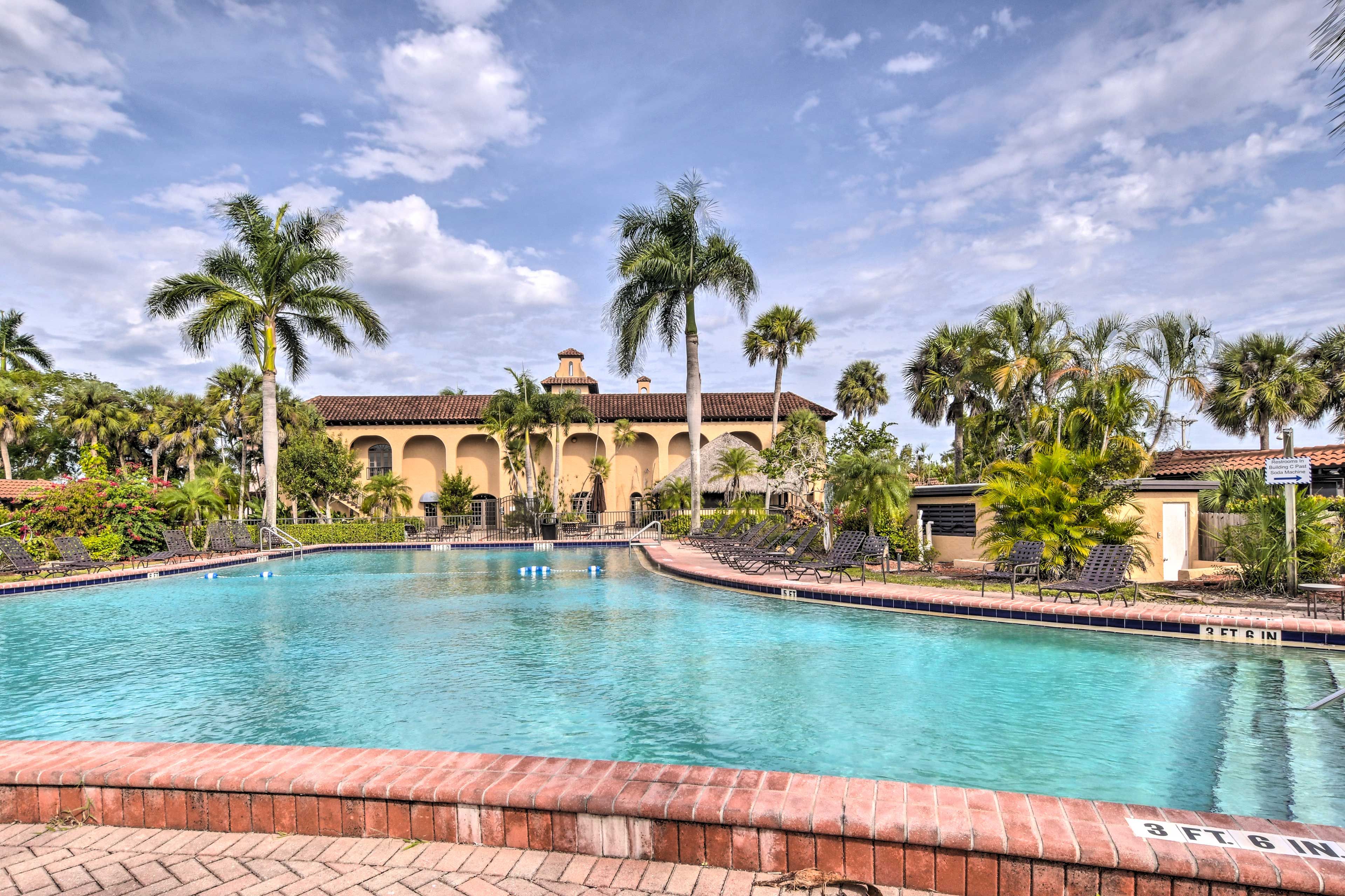 Naples Vacation Rental | 1BR | 1BA | 1 Small Step Required | 750 Sq Ft