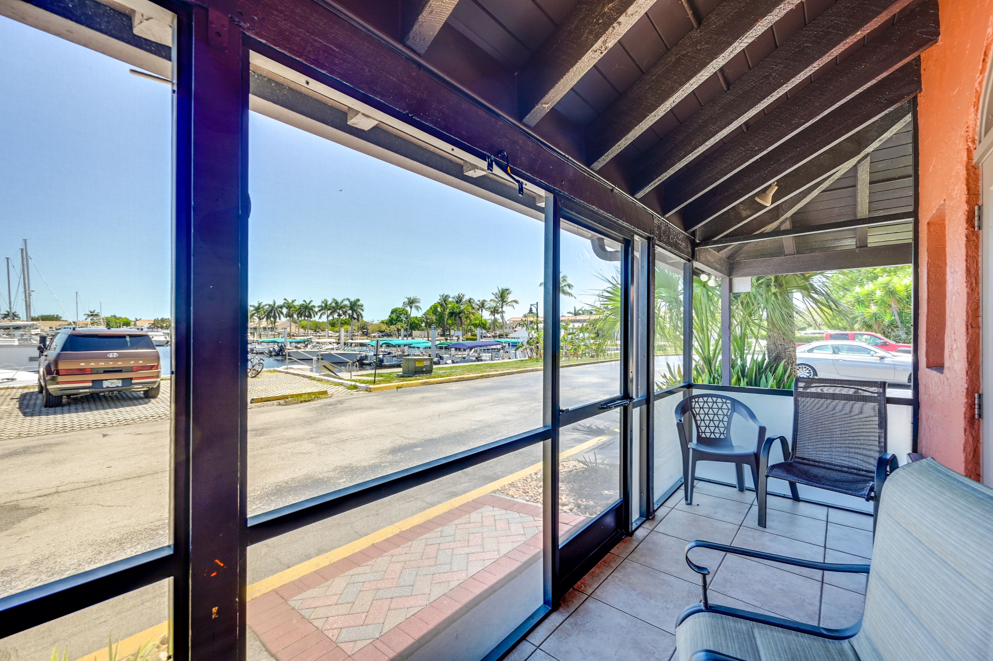 Screened Porch | Entry