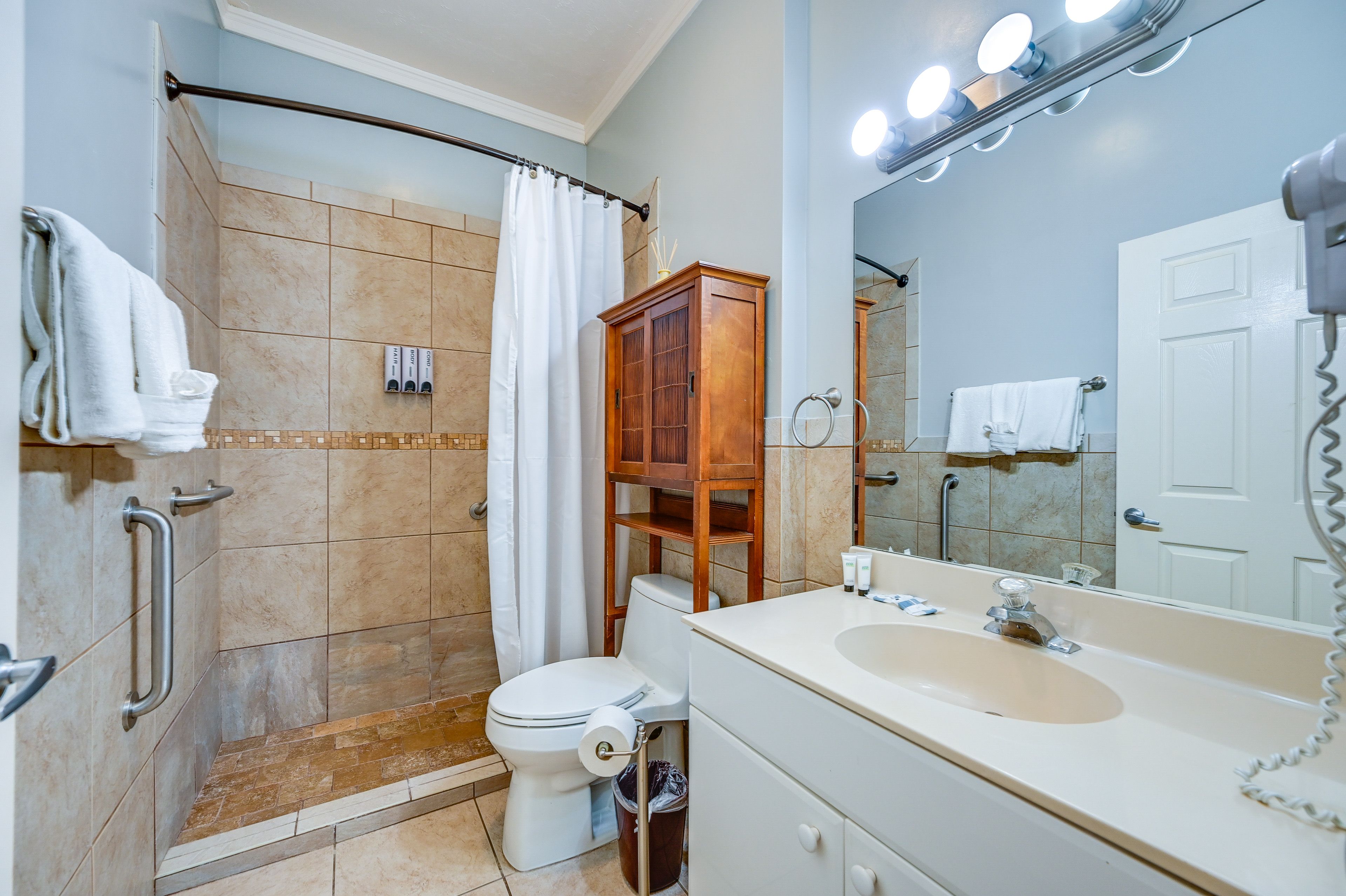 Full Bathroom