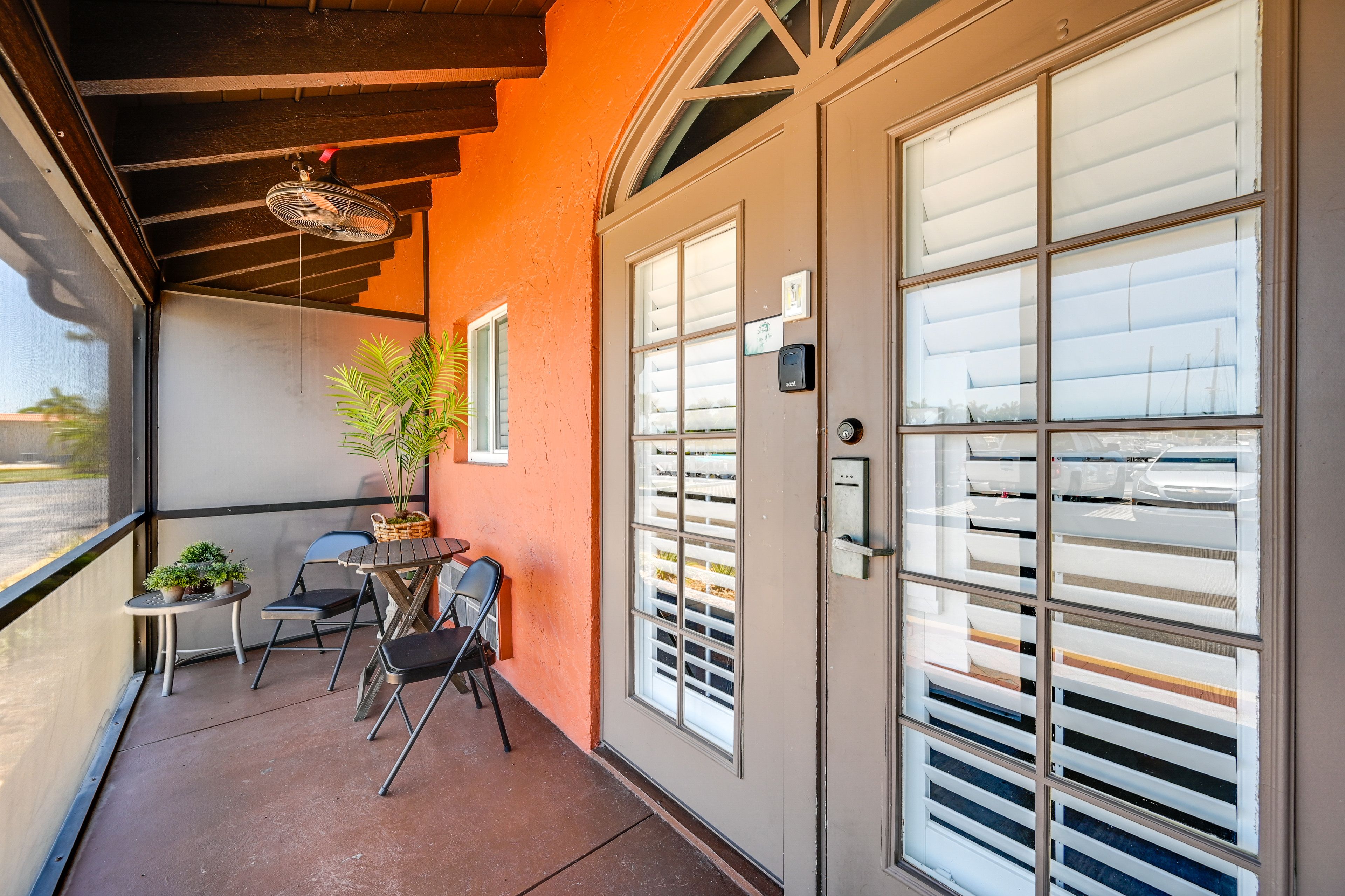 Screened Porch | Entry